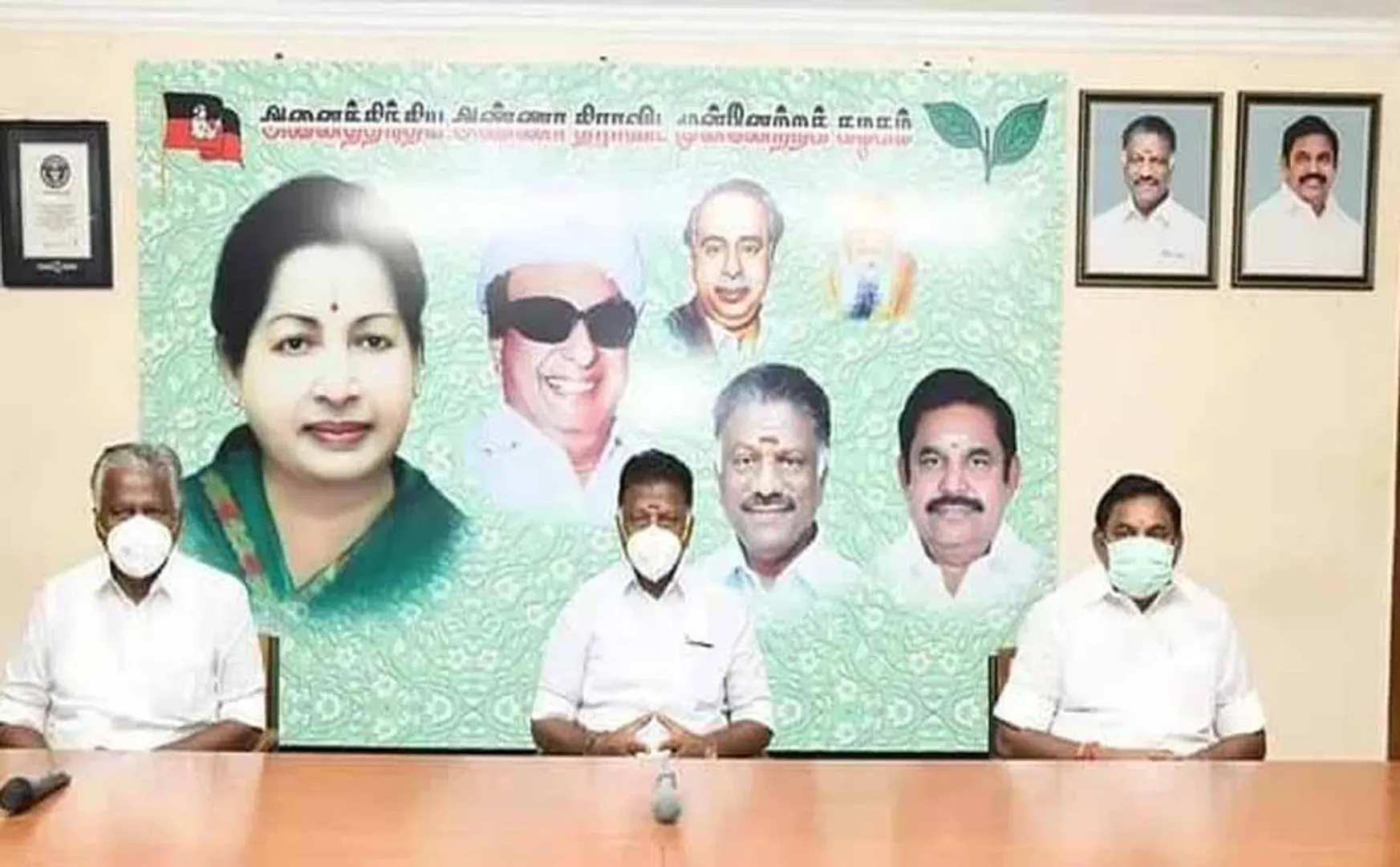 admk mlas meeting in chennai 