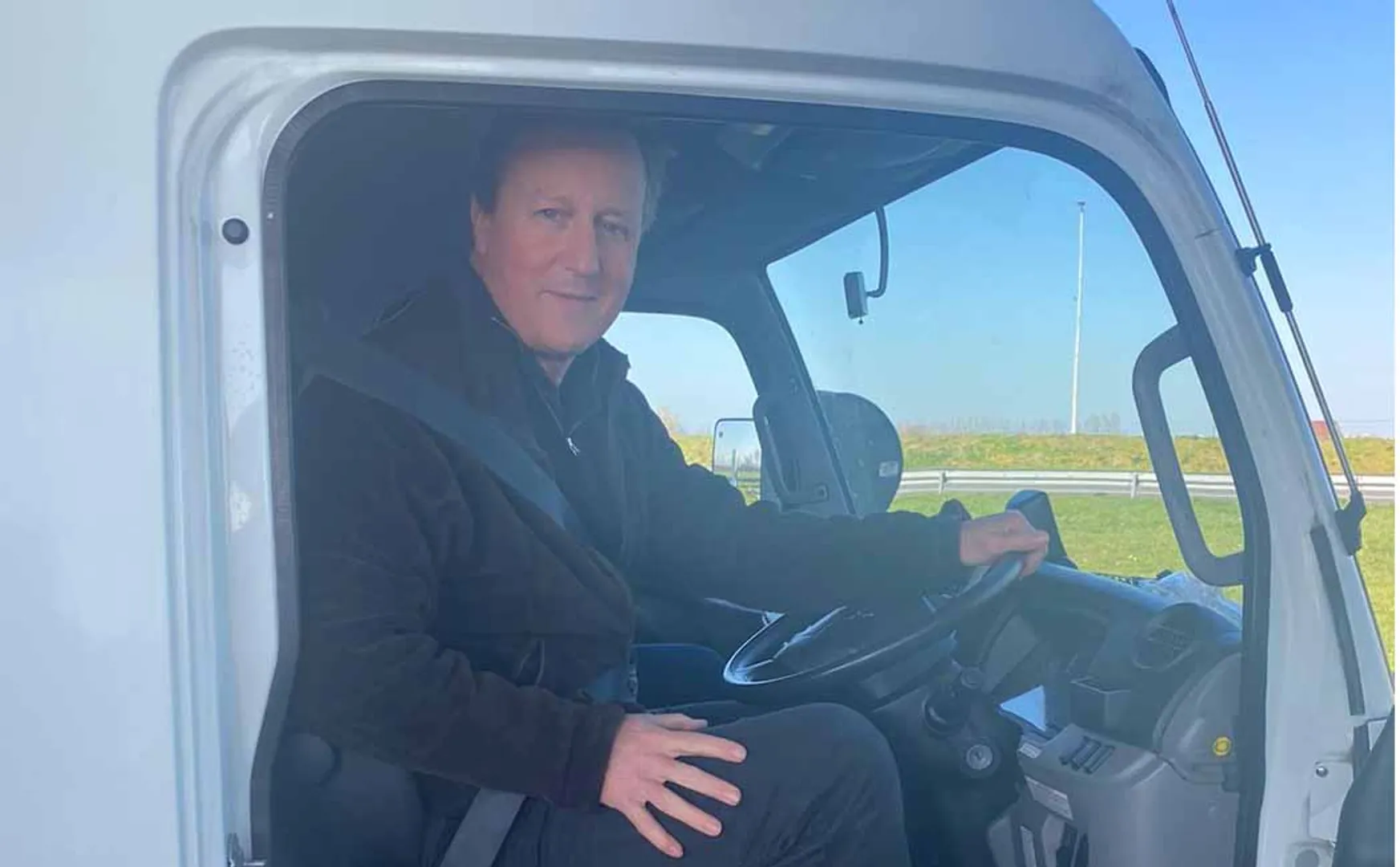 David Cameron on the field for Ukrainian refugees!
