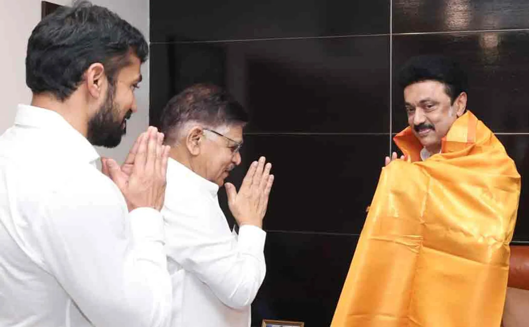 allu arjun father allu aravind met tn cm stalin