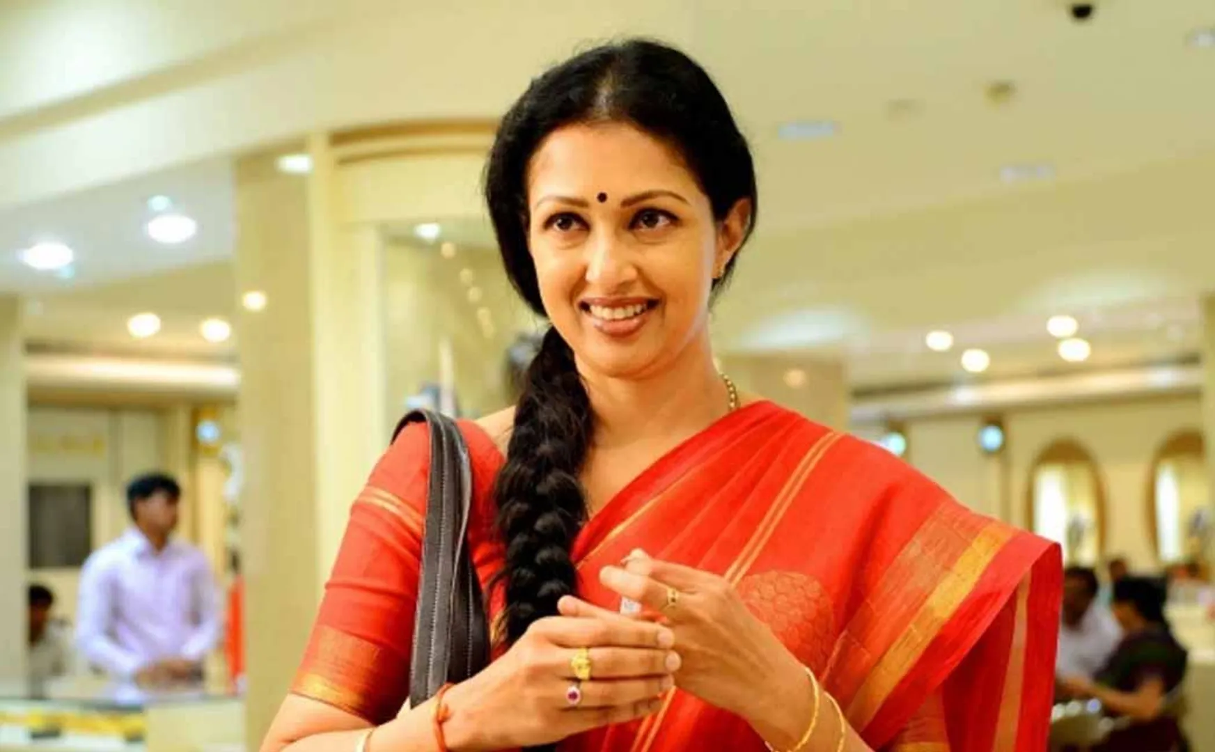 The High Court has ordered the Income Tax Department in the case of actress Gautami!