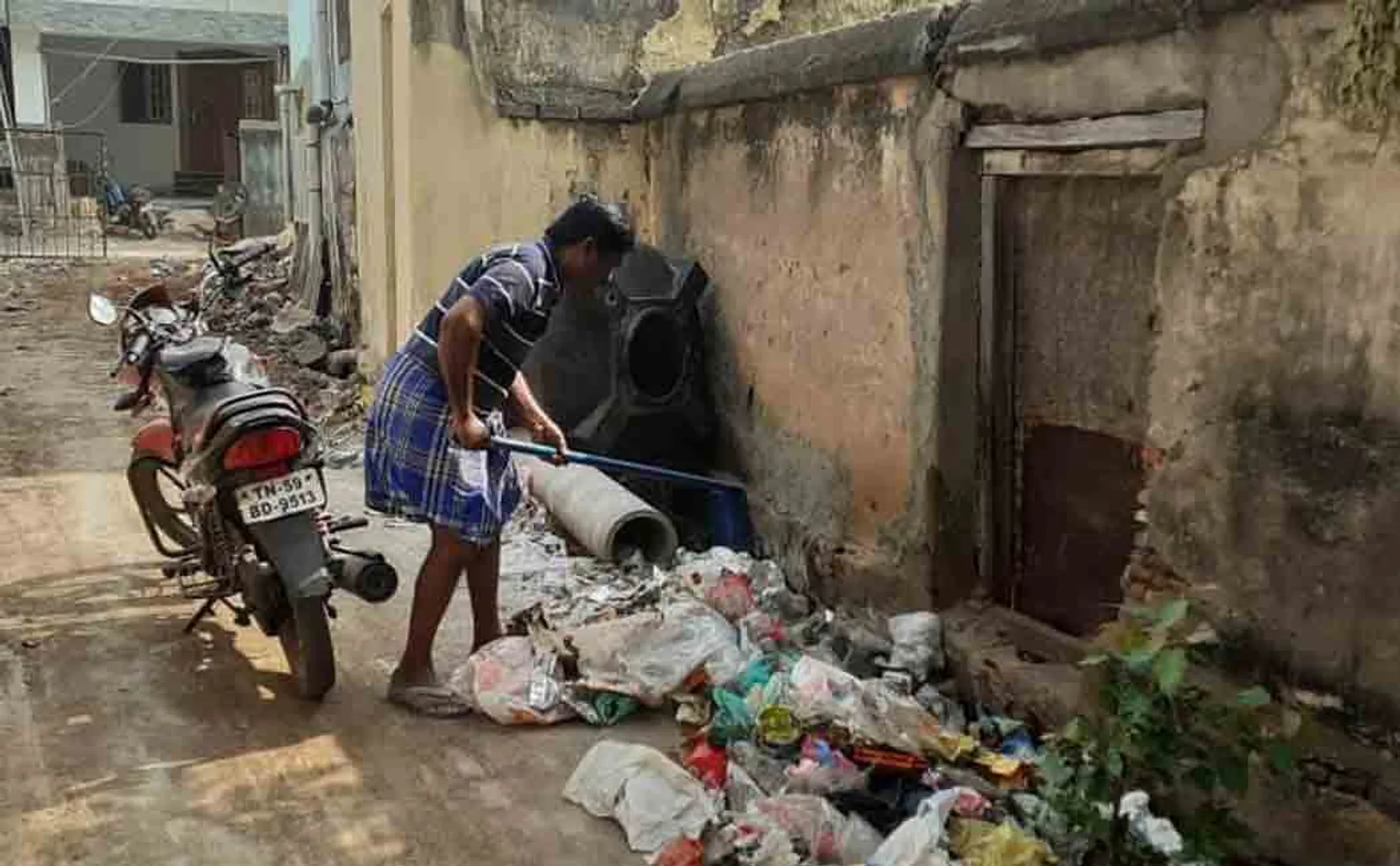 Stagnant waste water! Husband of the councilor who landed on the field!