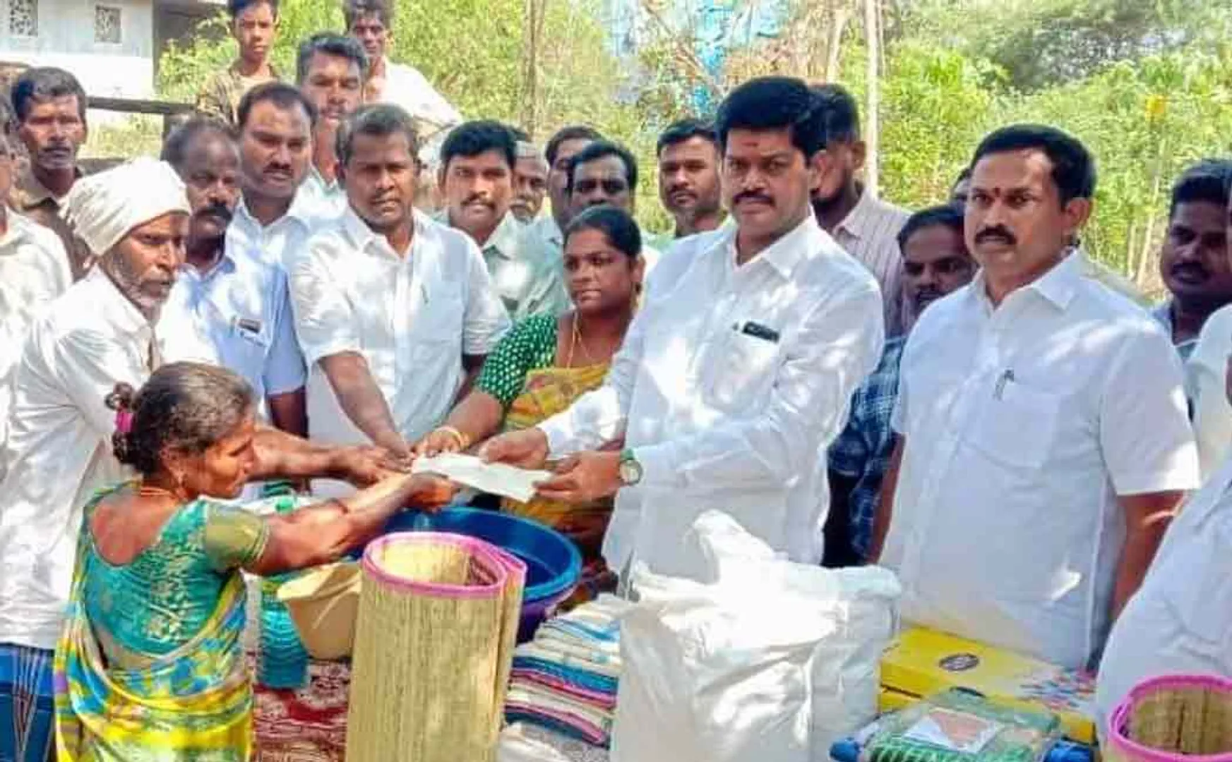 vilupuram MLA provided relief aid home fire incident family