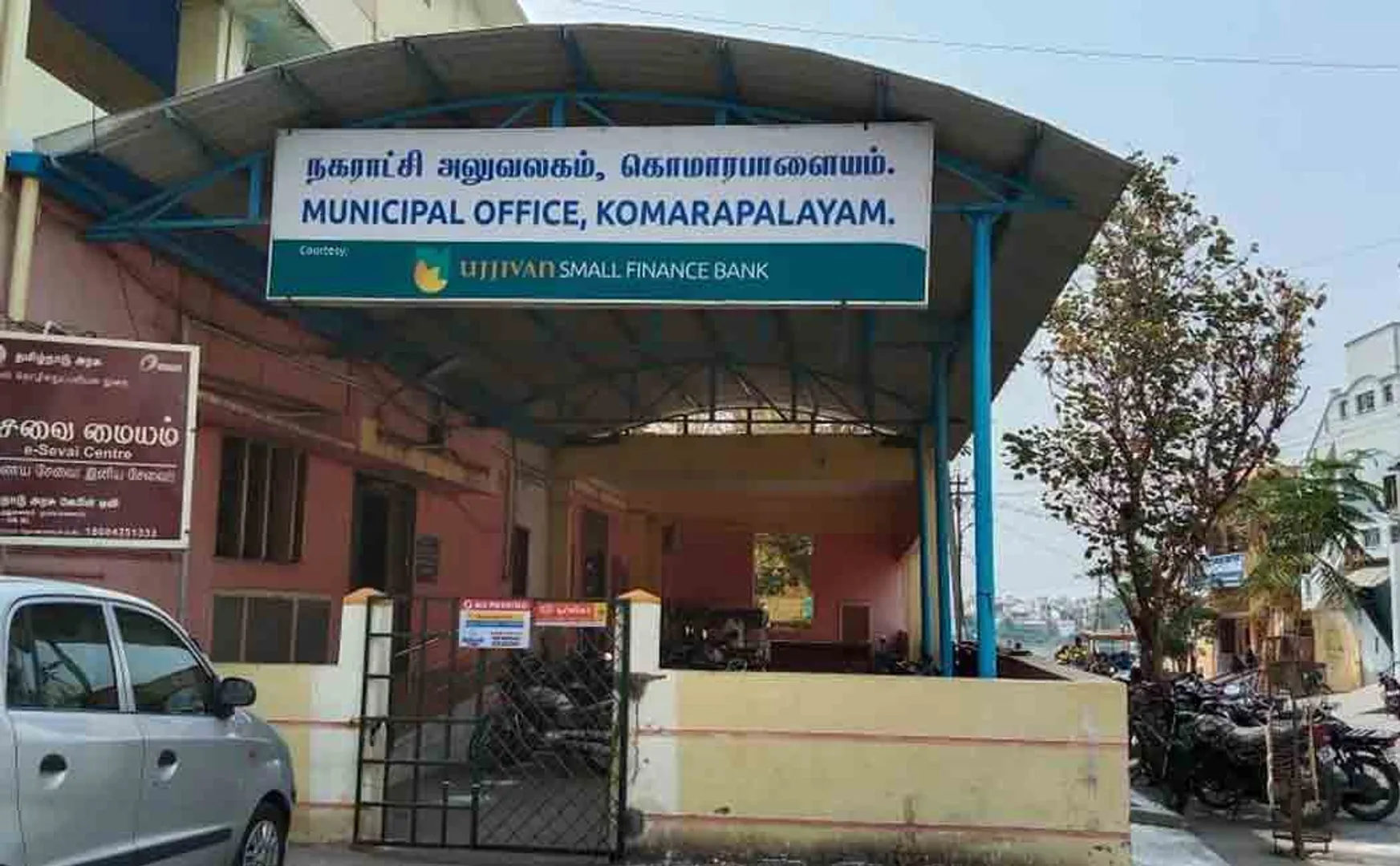 Former Minister Thangamani's supporters intimidate women councilors  