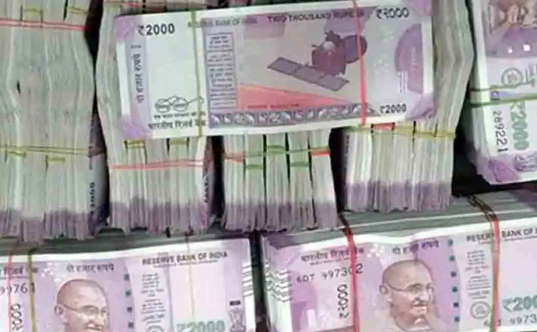 Rs. Government official trapped with 40 lakhs!