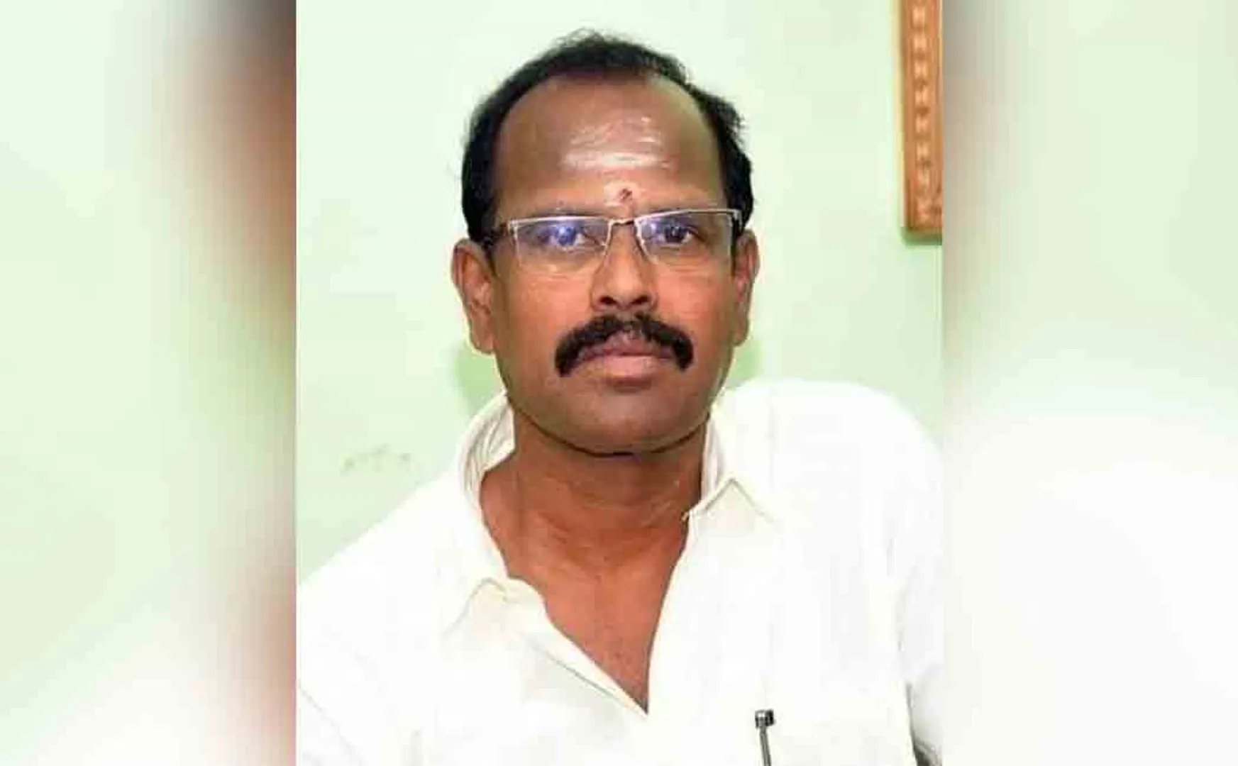 ‘Do you know the police influence I have?’ - Ex-minister’s brother in fraud complaint!