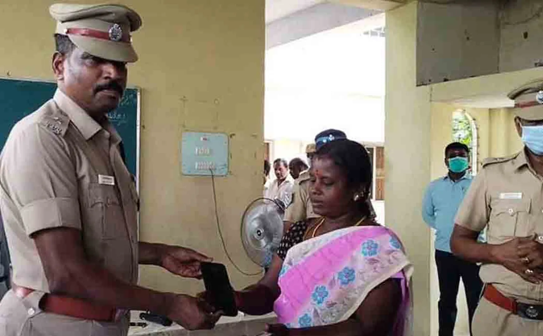 Nine lakh rupees worth of cell phones handed over!