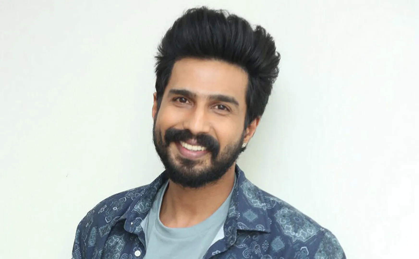 Vishnu Vishal teamed up with famous Telugu actor - Attractive Motion Poster