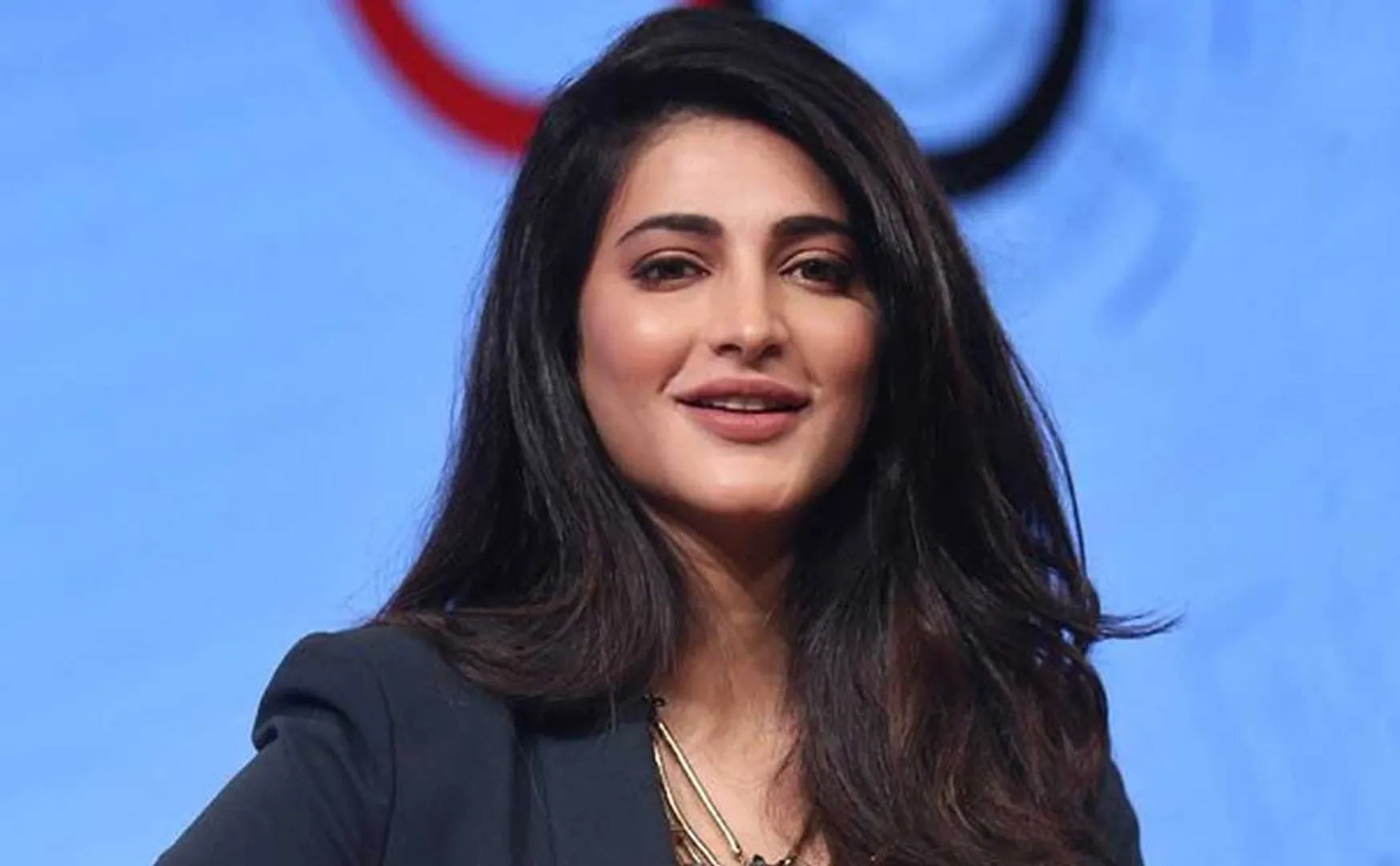 actress shruti haasan replies her fan about plastic surgery