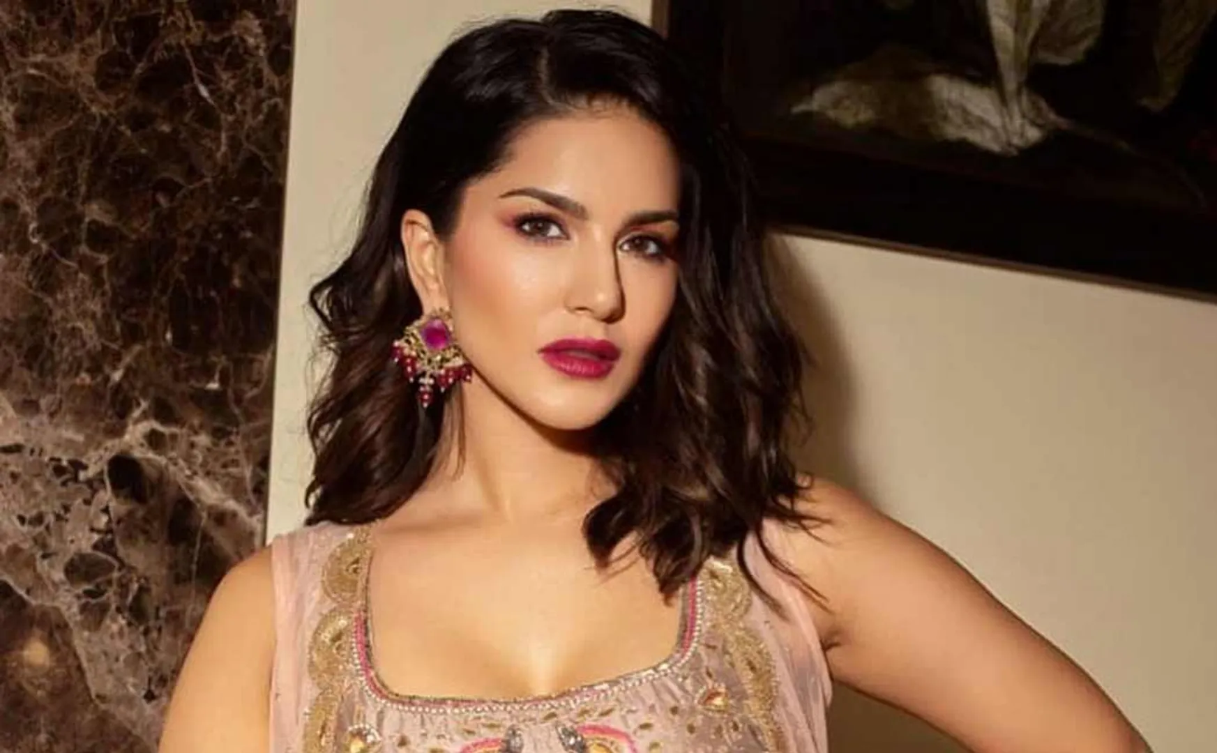 sunnyleone  oh My Ghost movie first look poster released