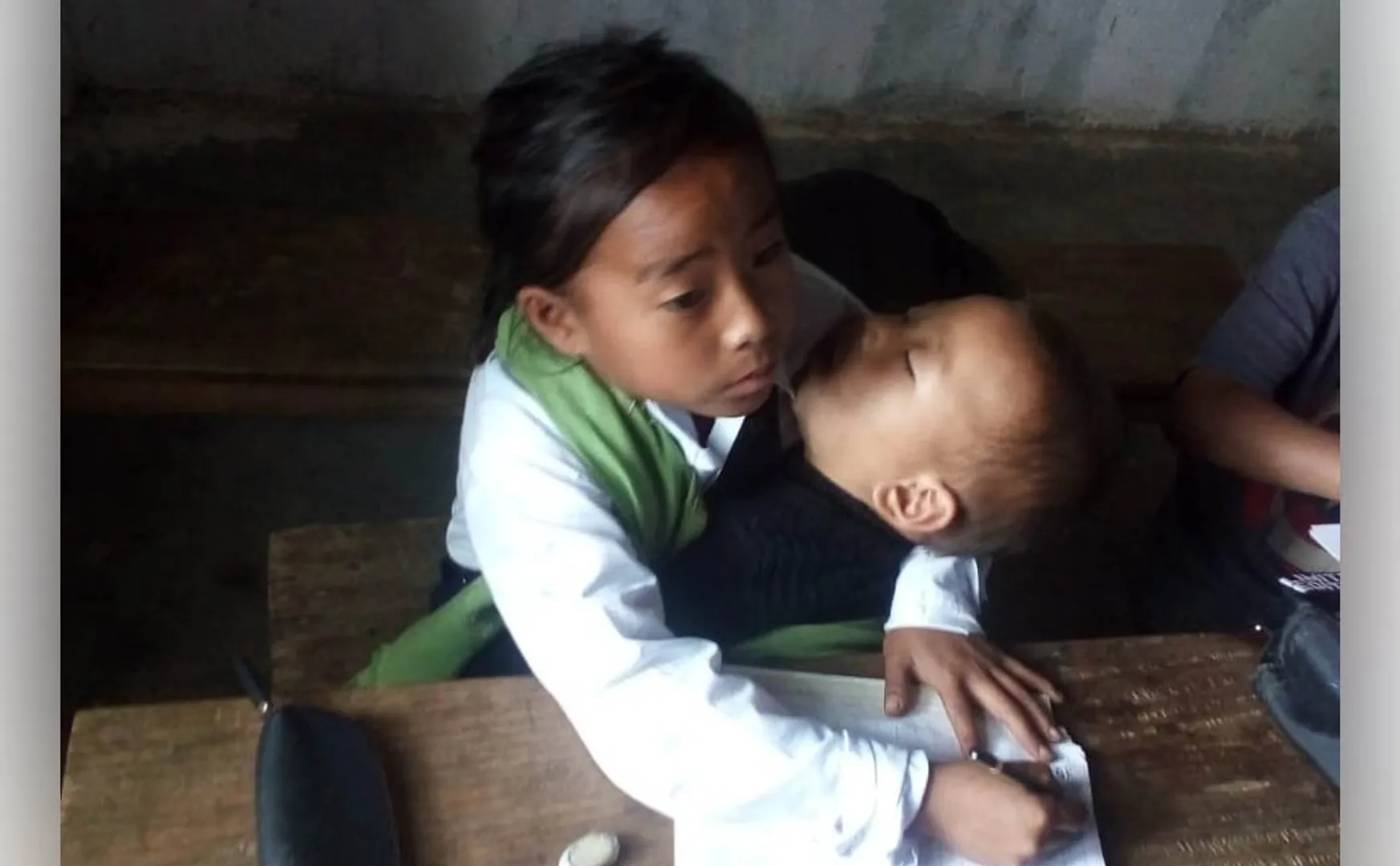 Viral photos on social networking sites ... Manipur government announces acceptance of girl's education expenses!