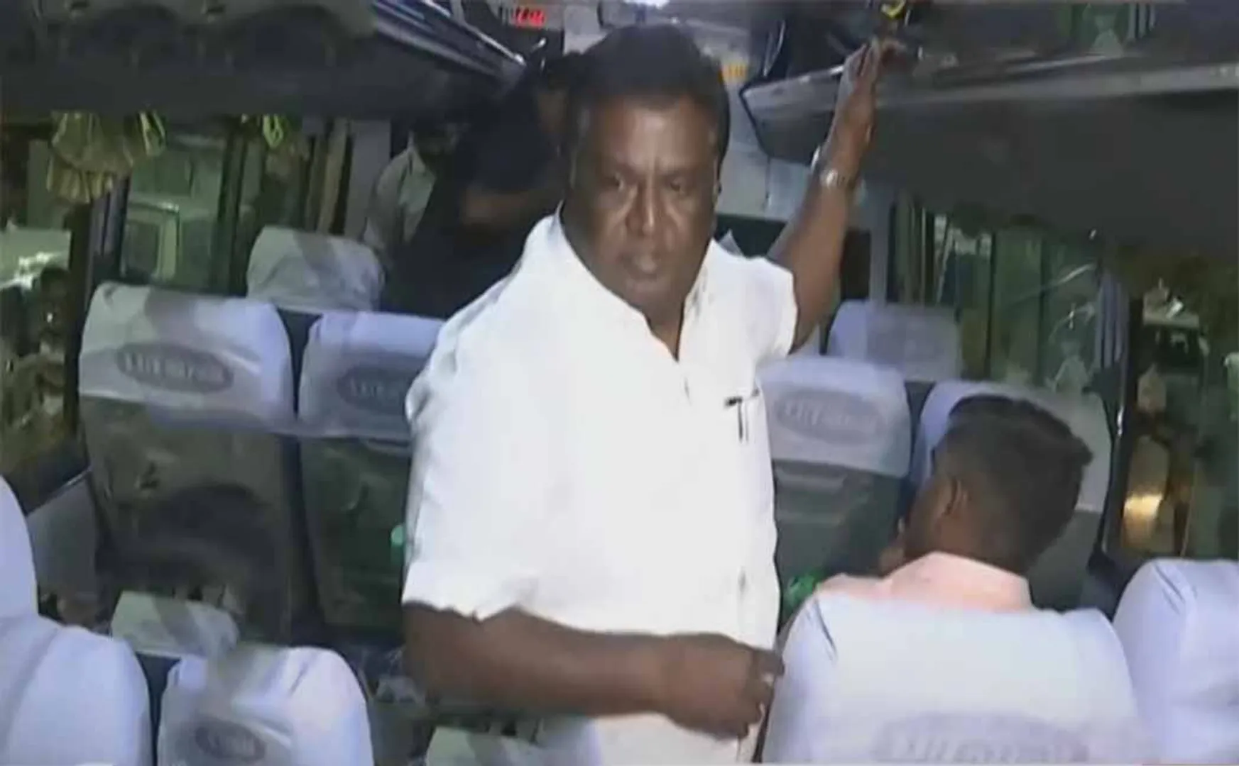 Minister Sivasankar boarded a private bus and inspected it!