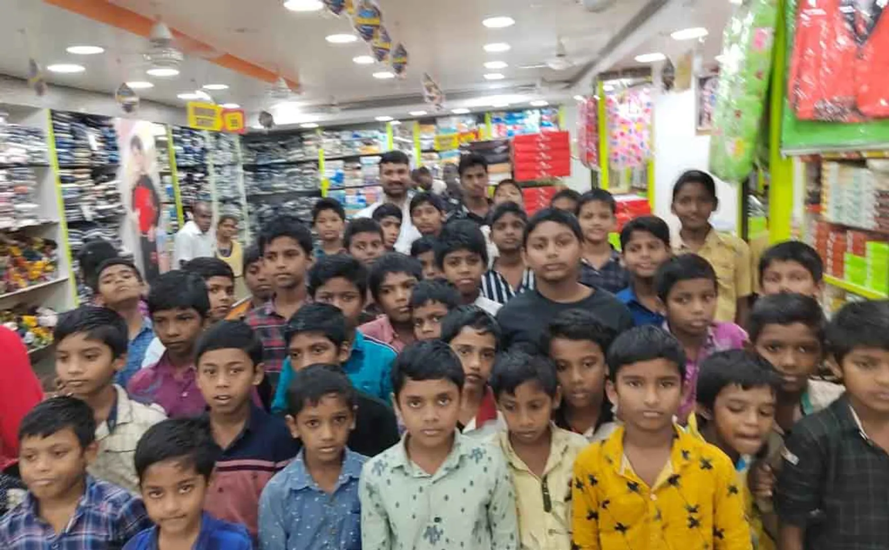 dubai tamiler helpless boys buying cloths 