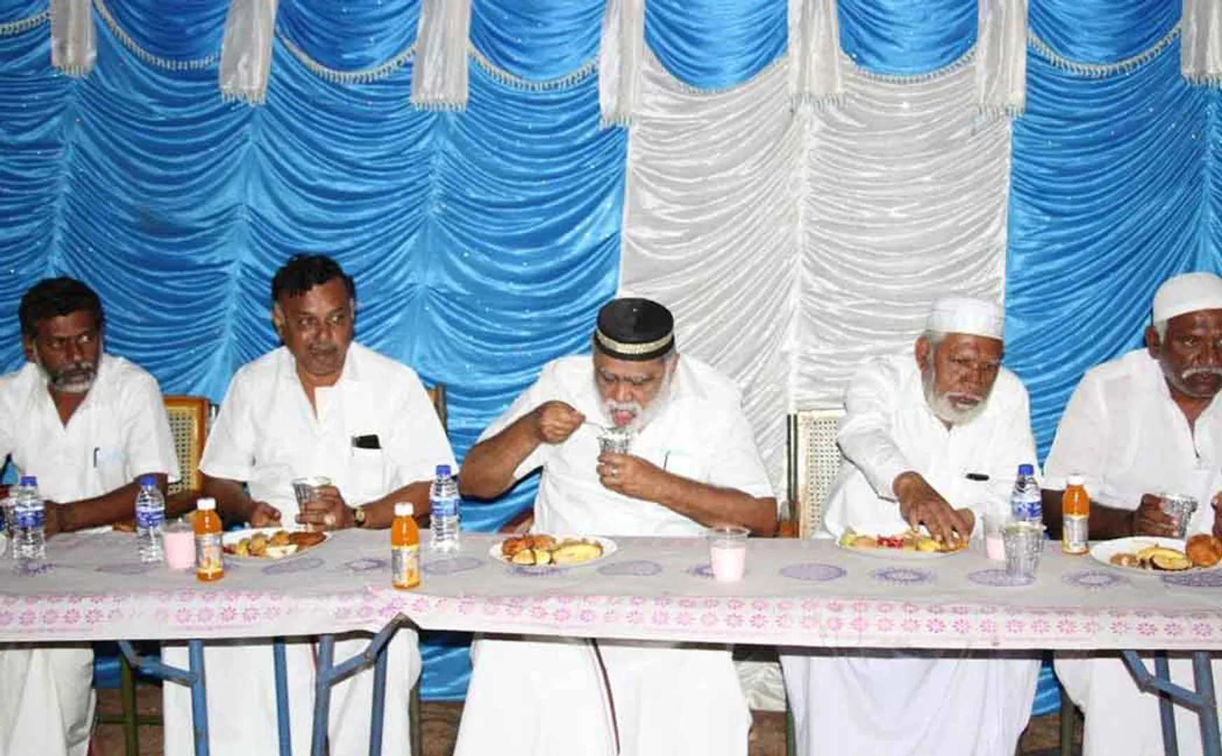 "It gives happiness to treat people from all walks of life as relatives, regardless of religion" - Minister I. Periyasamy proud of Iftar fast!