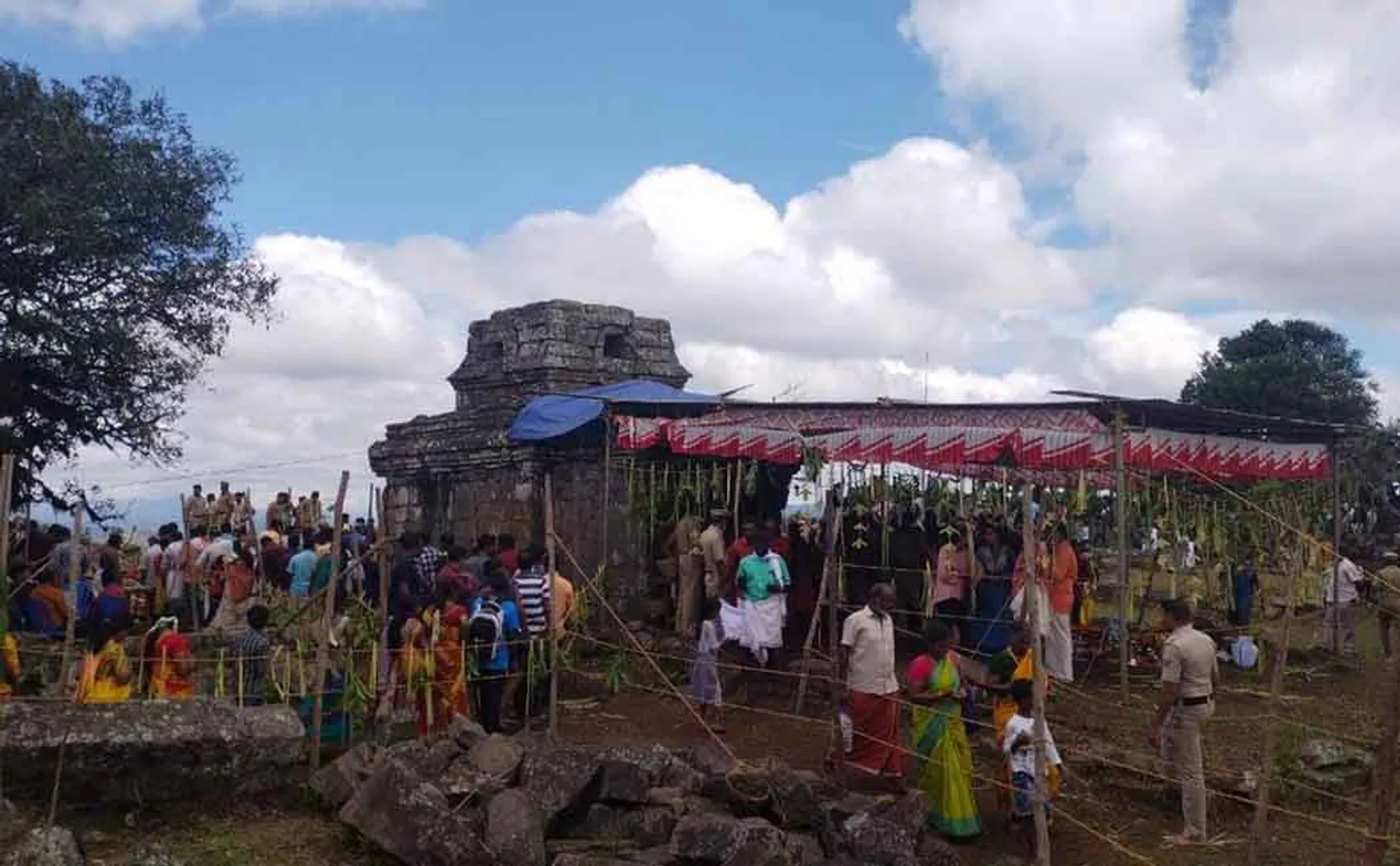 Tamil - Kerala devotees worship at Kannaki temple festival!