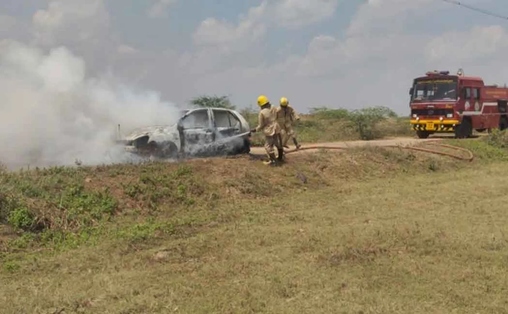  car Burned on the road!