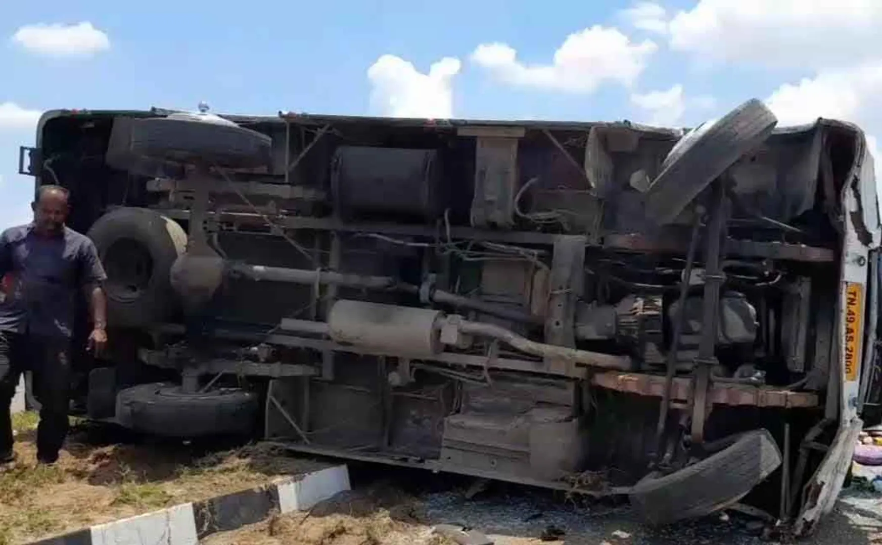 Van overturns accident!