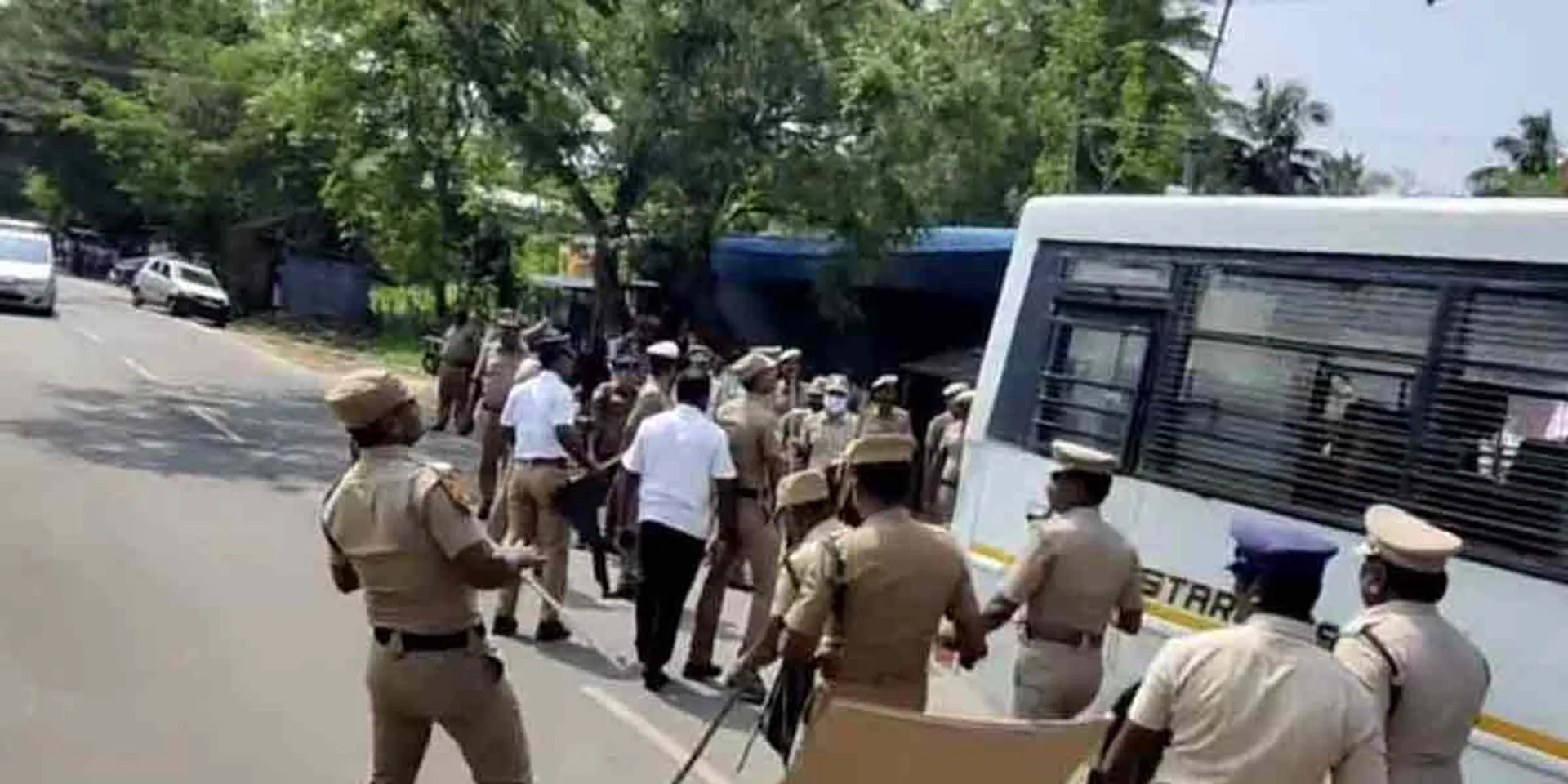 'No stones were thrown at the Governor's vehicle ...' - Tamil Nadu Police denies!