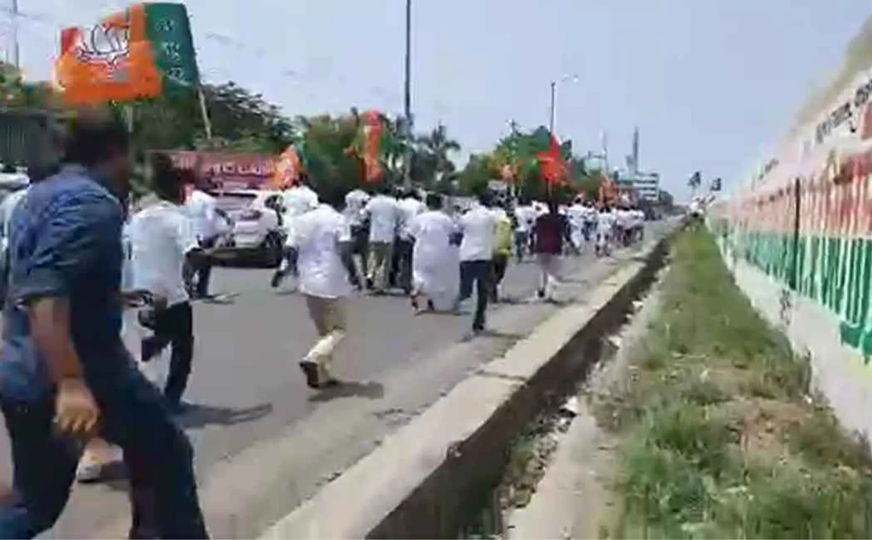 BJP tries to destroy DMK advertisement!