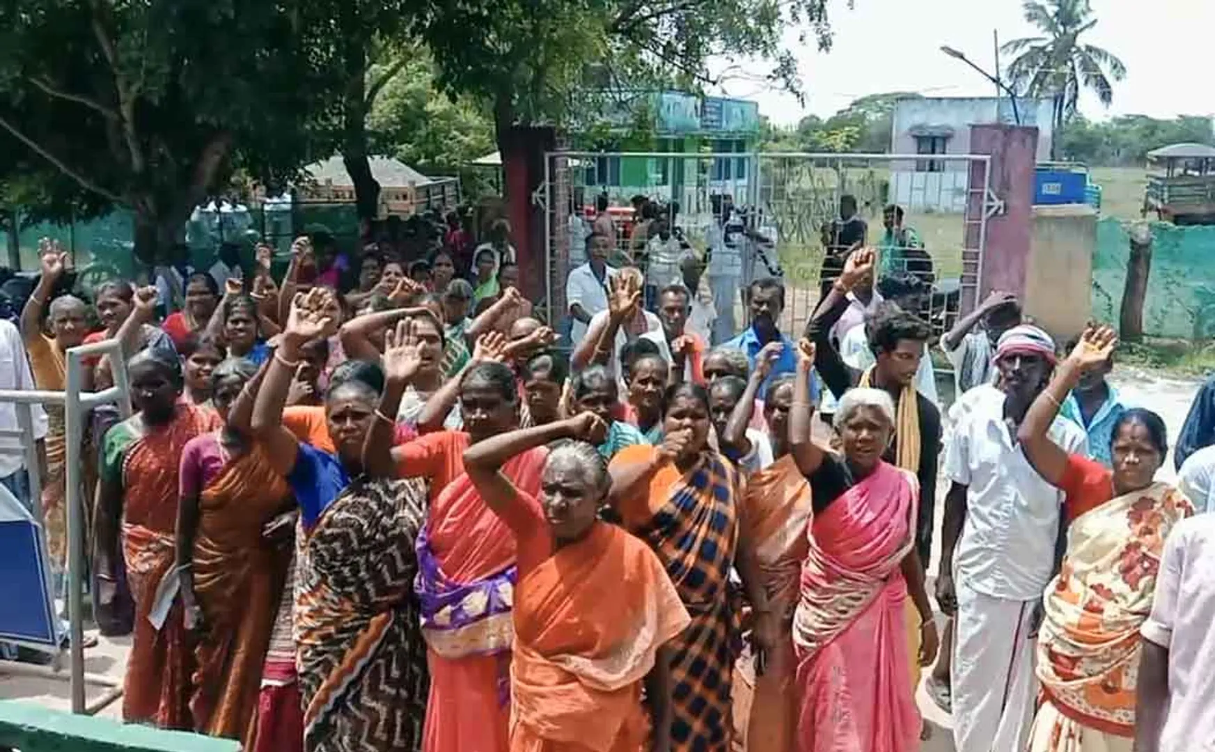 Arrest liquor dealers; Women besieging the police station;