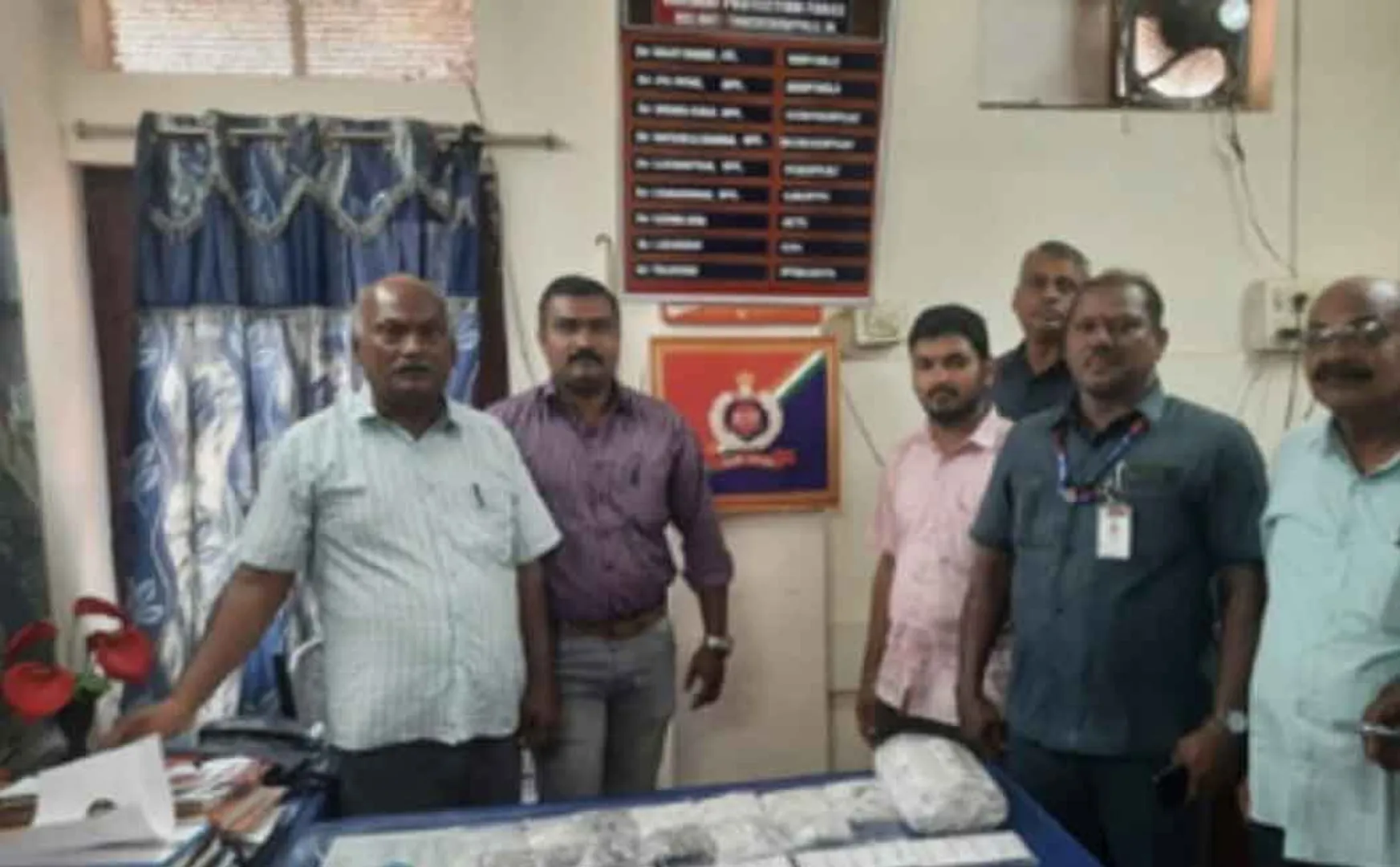 Captured necklace! Businessman who recovered immediately!