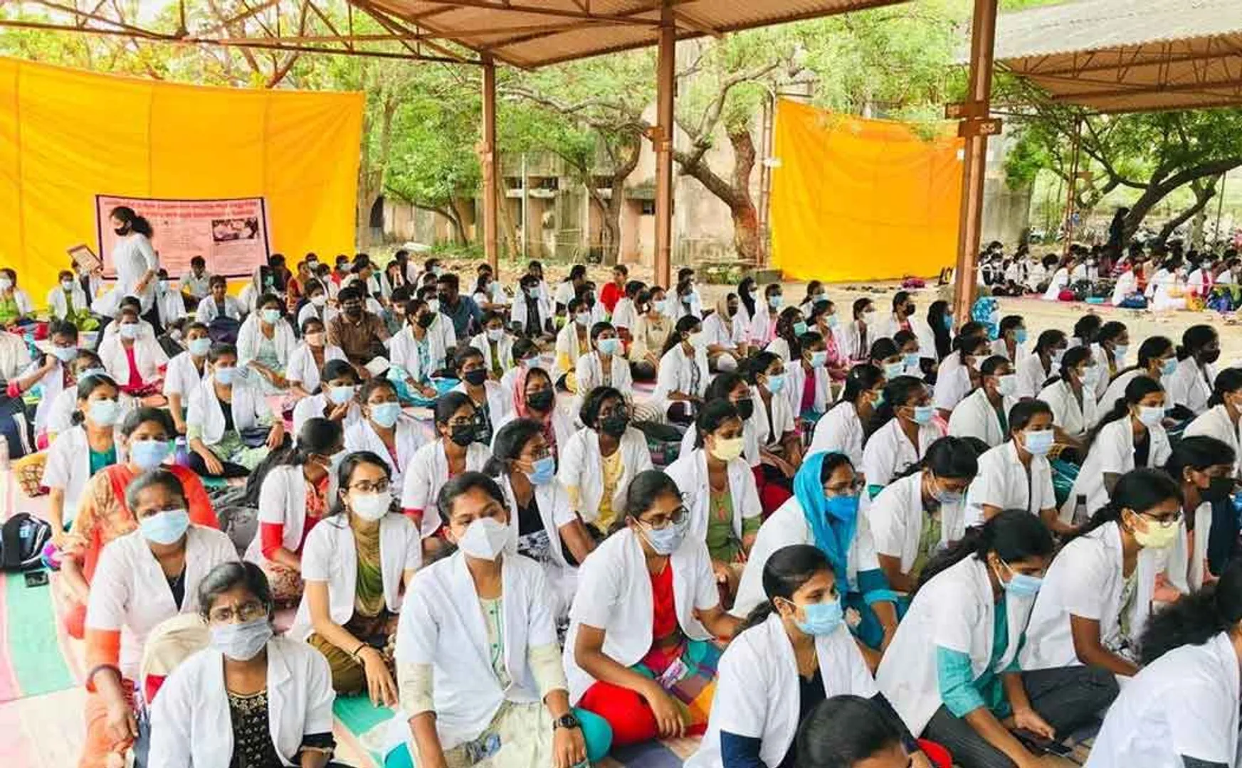 Students' series of struggles! Medical College Announcing Holidays!