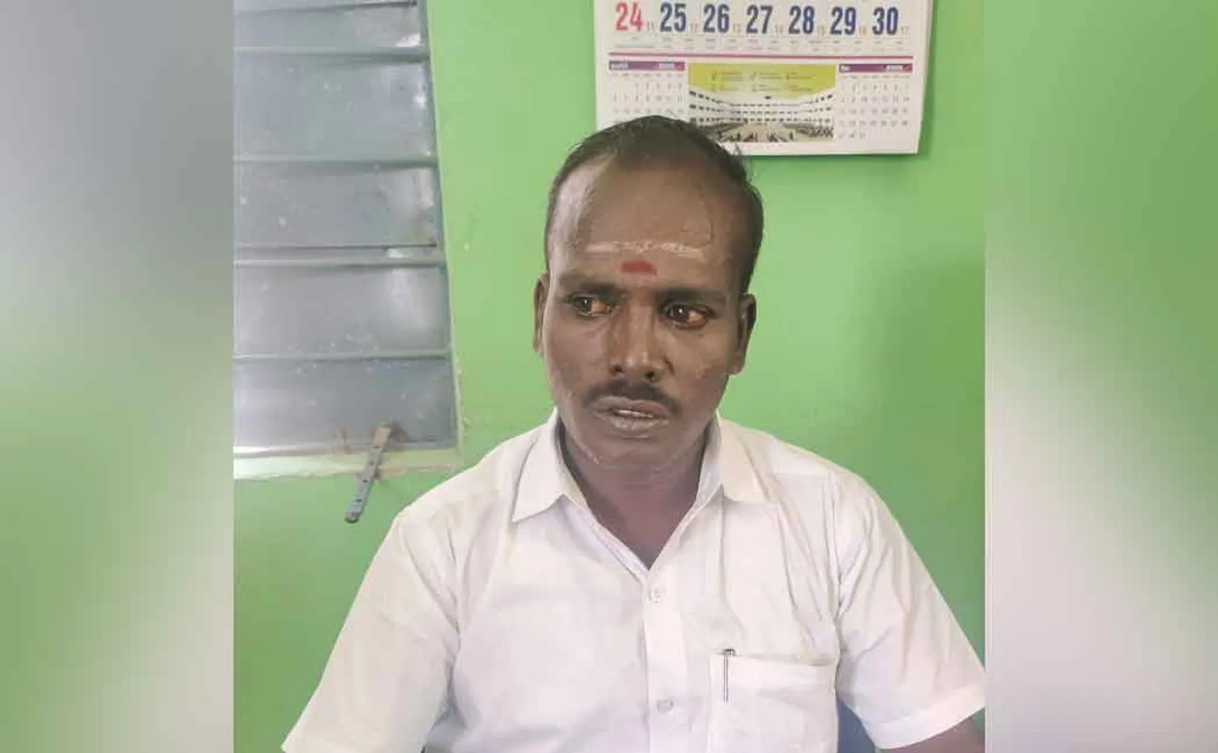 Government servant  caught while taking bribe!