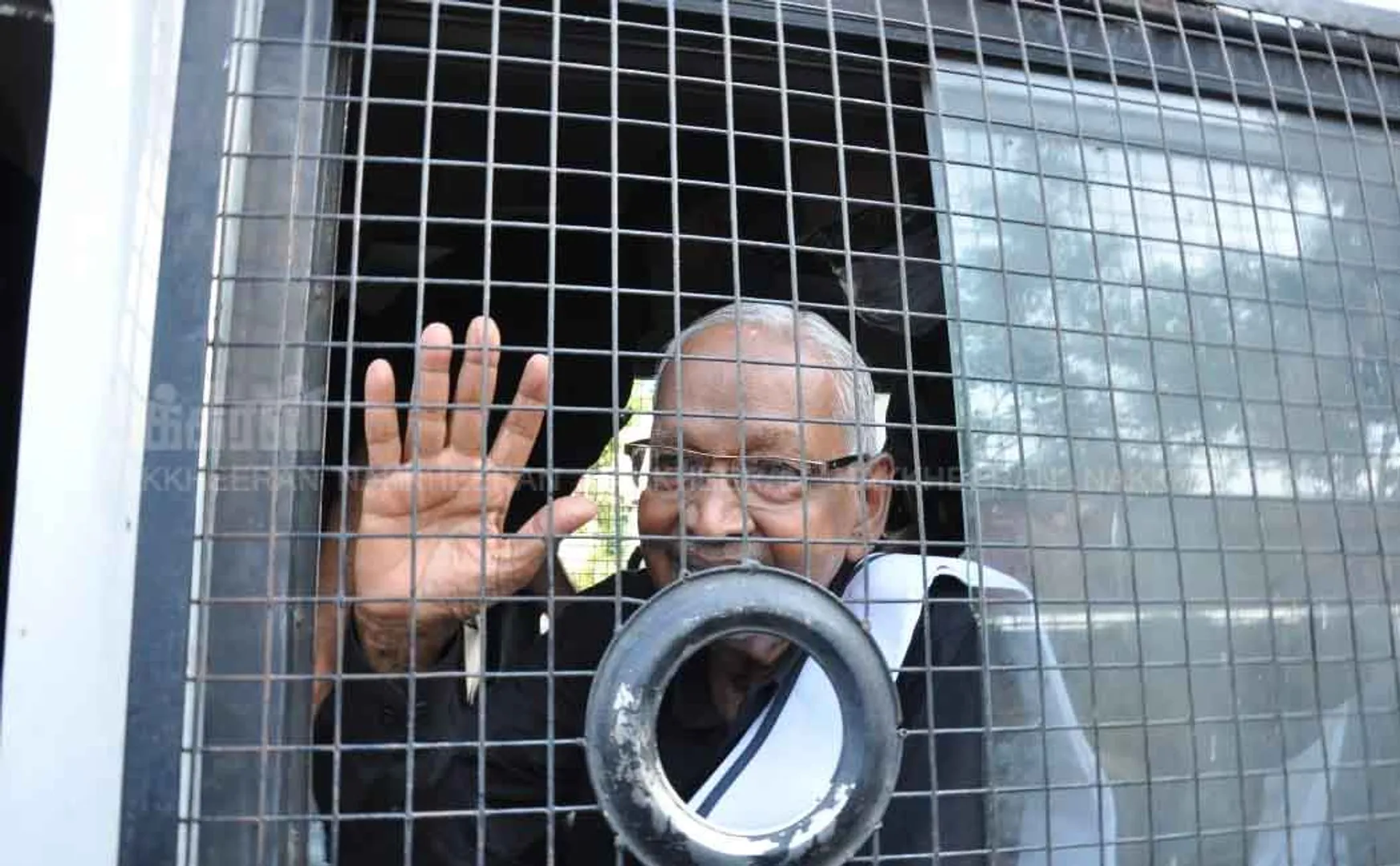 Destruction of Hindi script! Hundreds arrested, including K. Veeramani