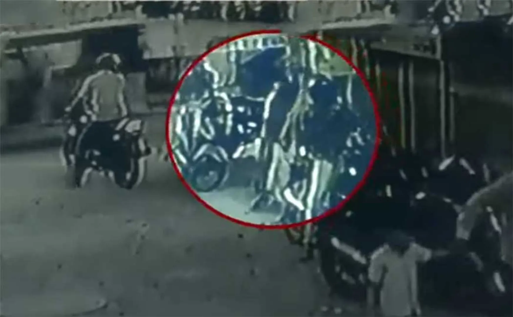 The young man who snatched the gold thali worn by the girl!