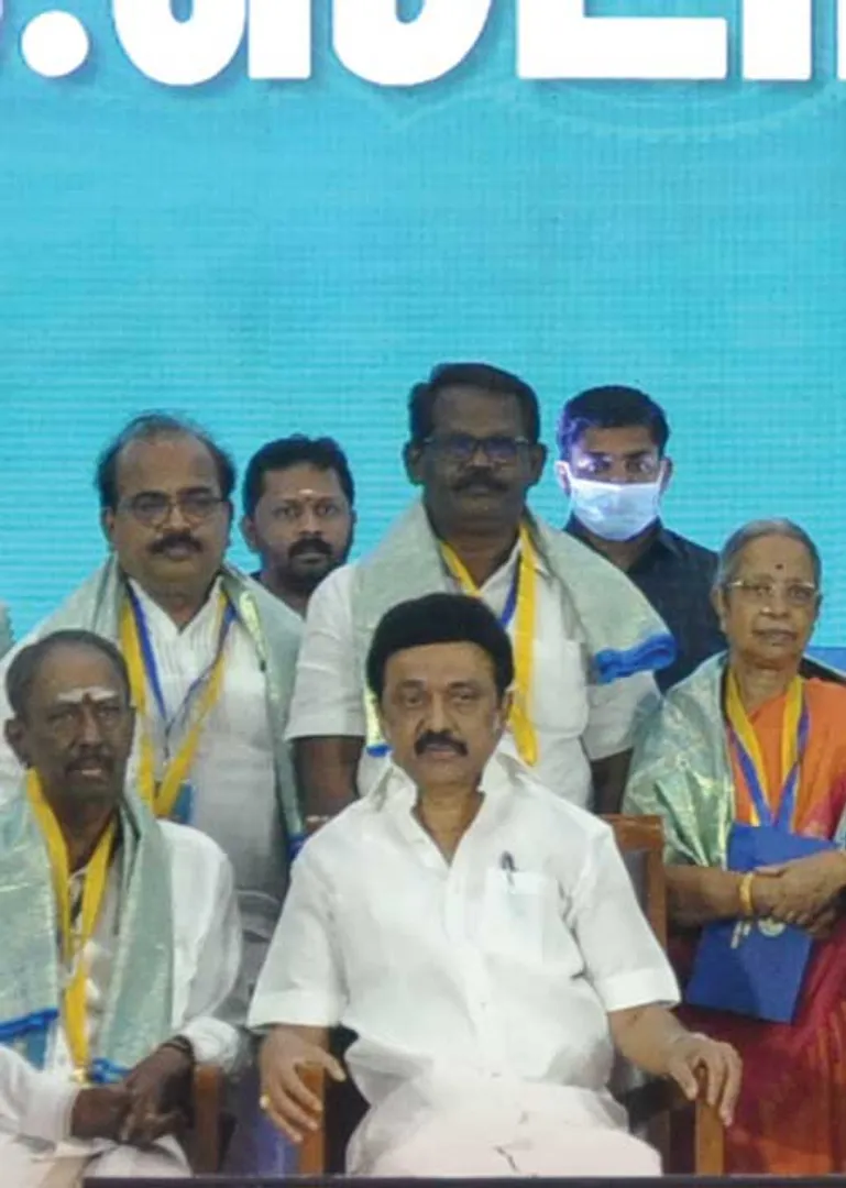 /idhalgal/eniya-utayam/proud-honor-tamil-scholars-chief-stalin-award-ceremony
