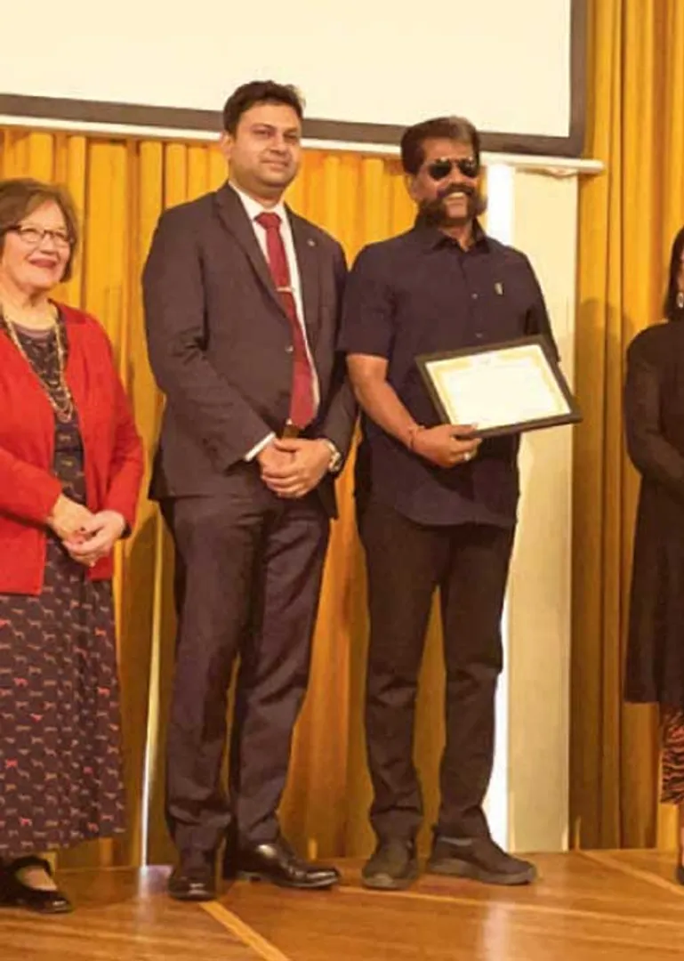 /idhalgal/eniya-utayam/ambassador-peace-award-nakkeeran-teacher-presented-by-universal-peace