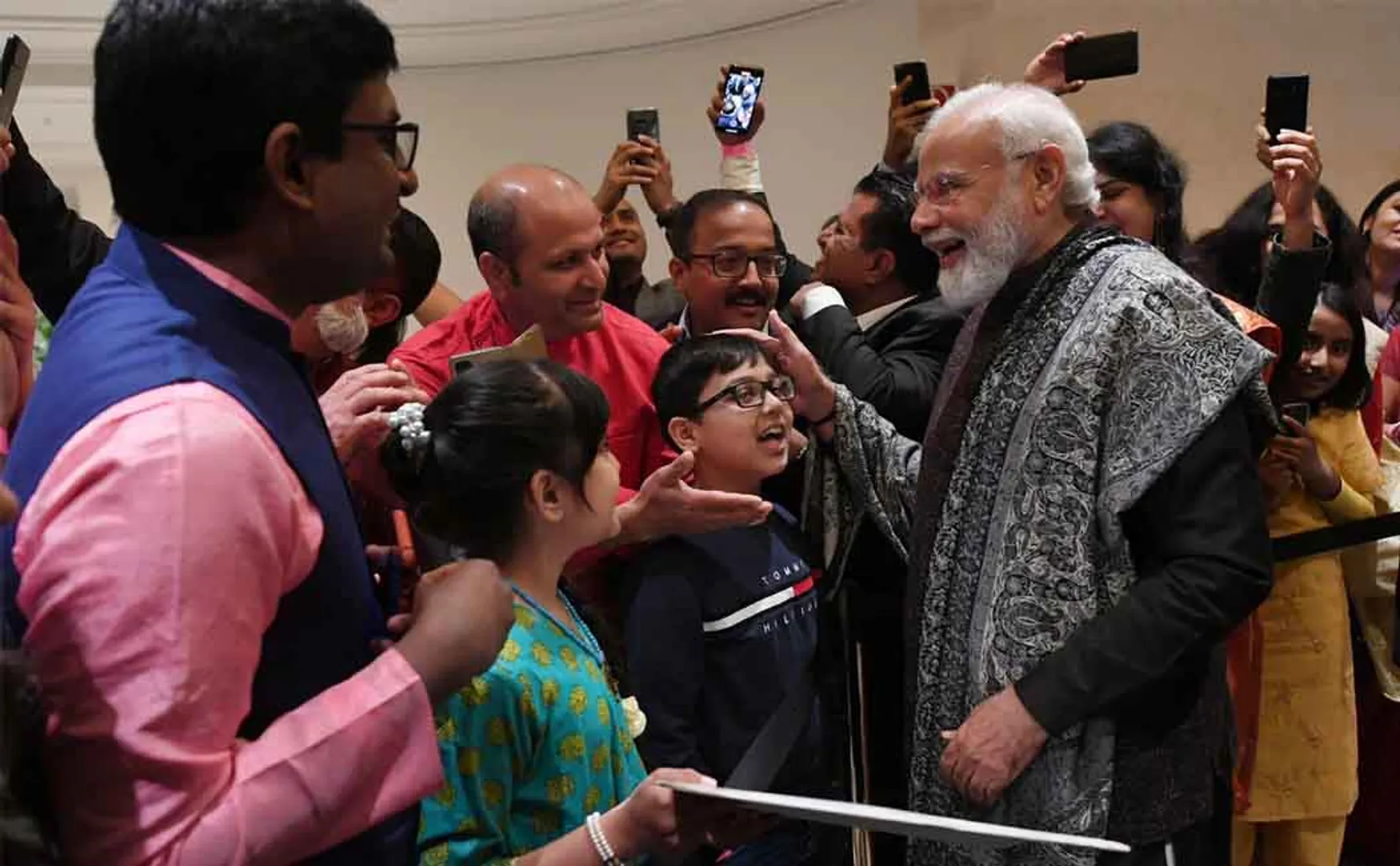 Unreal boy singing song .... Prime Minister Narendra Modi listened and enjoyed! (Video)
