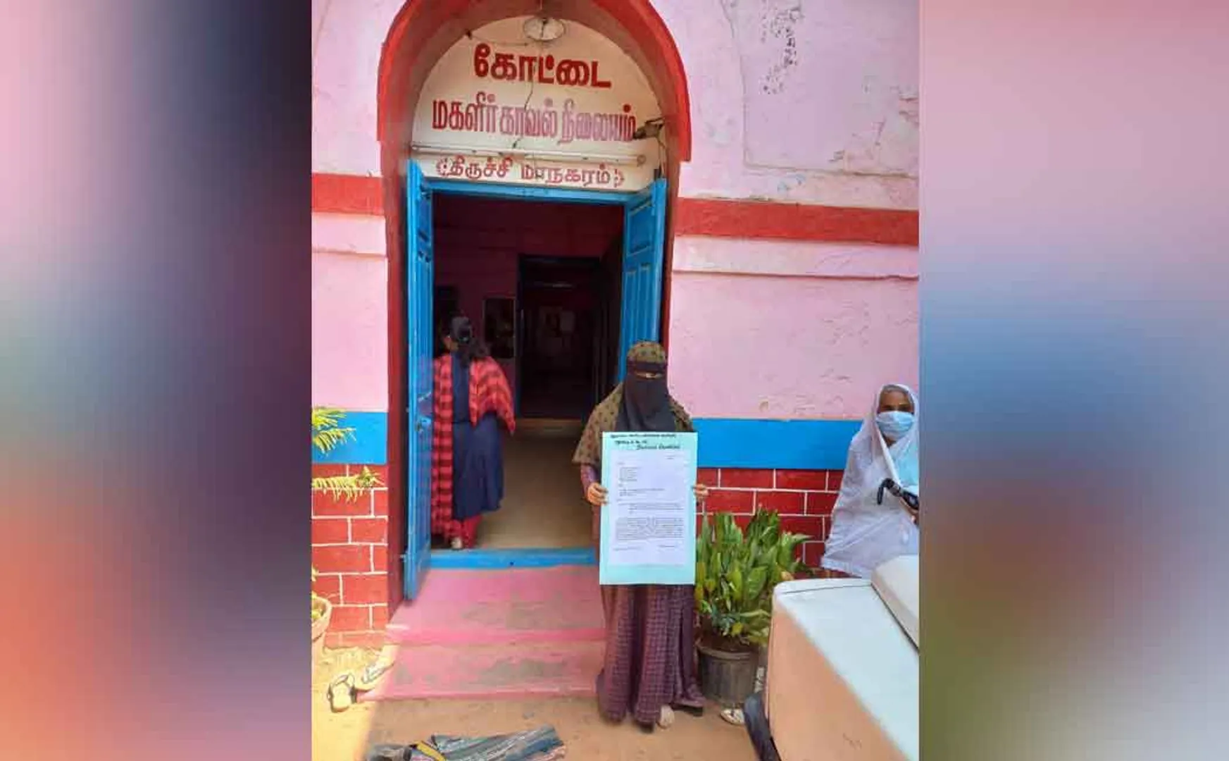 student who went to a beauty parlor training class got torture by owner 