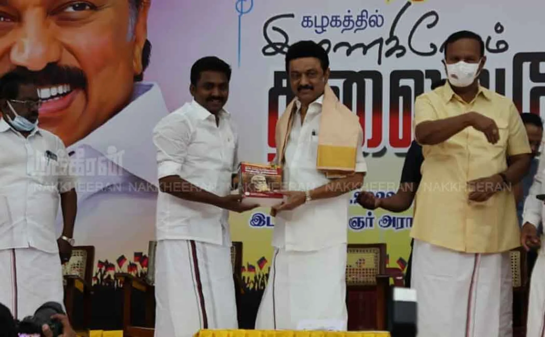 2000 people joining DMK  