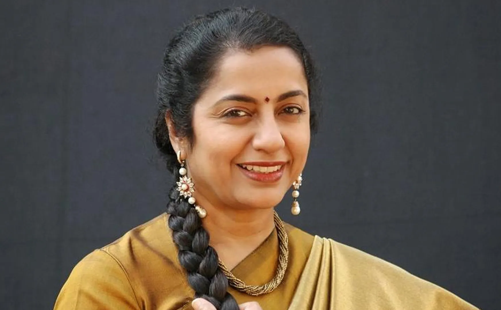 Suhasini Maniratnam says hindi speakers good 