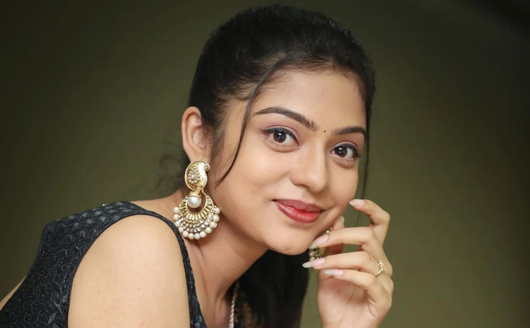 Vijay film actress varsha bollamma donated his eye's