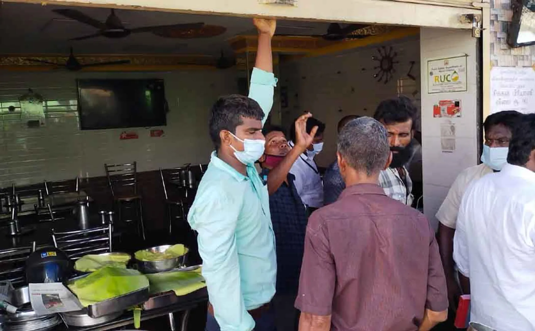 The shock that awaited the officers who went to confiscate the plastic!