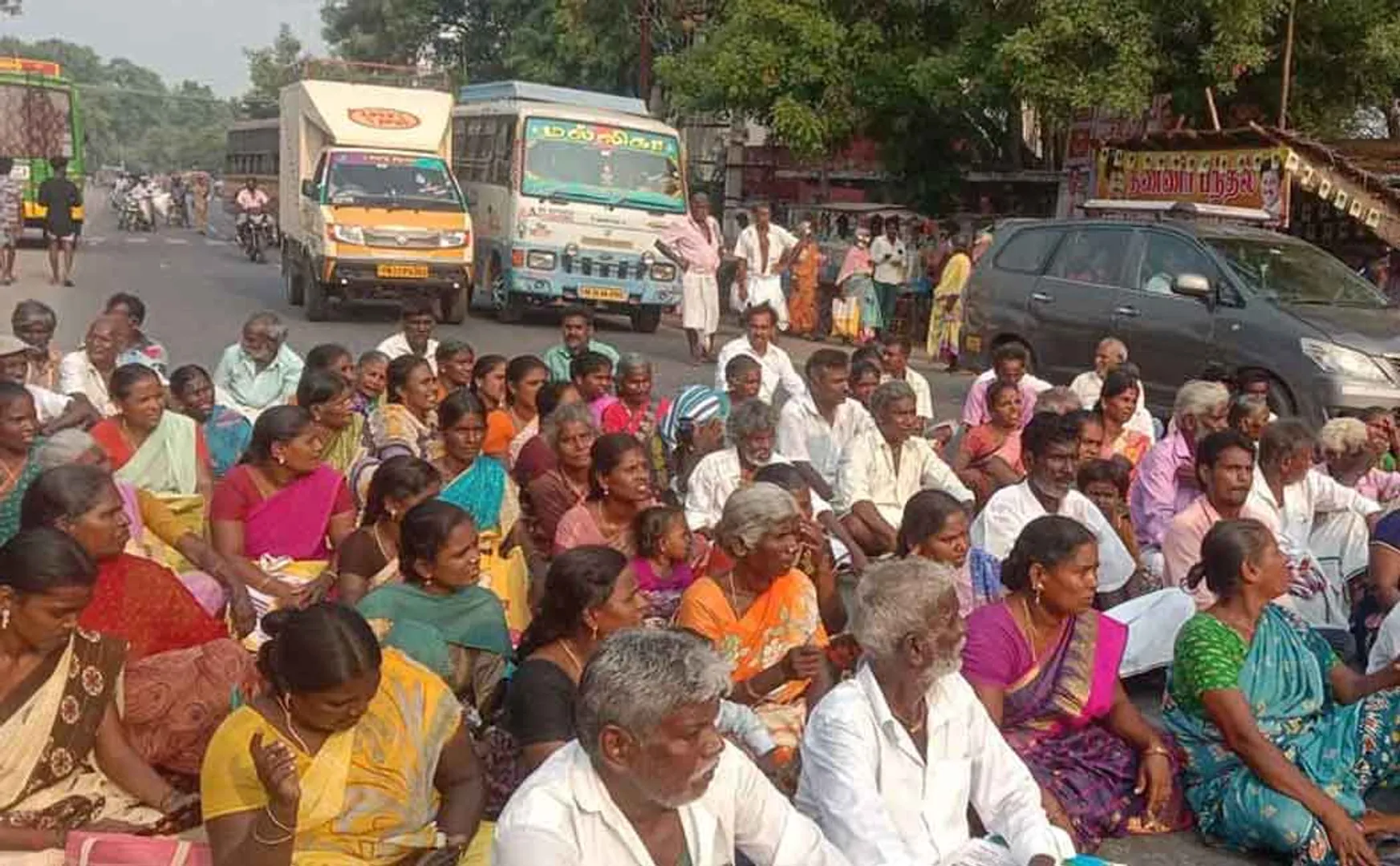 Public Struggle on thittakudi to karuvepilangkurichi road 