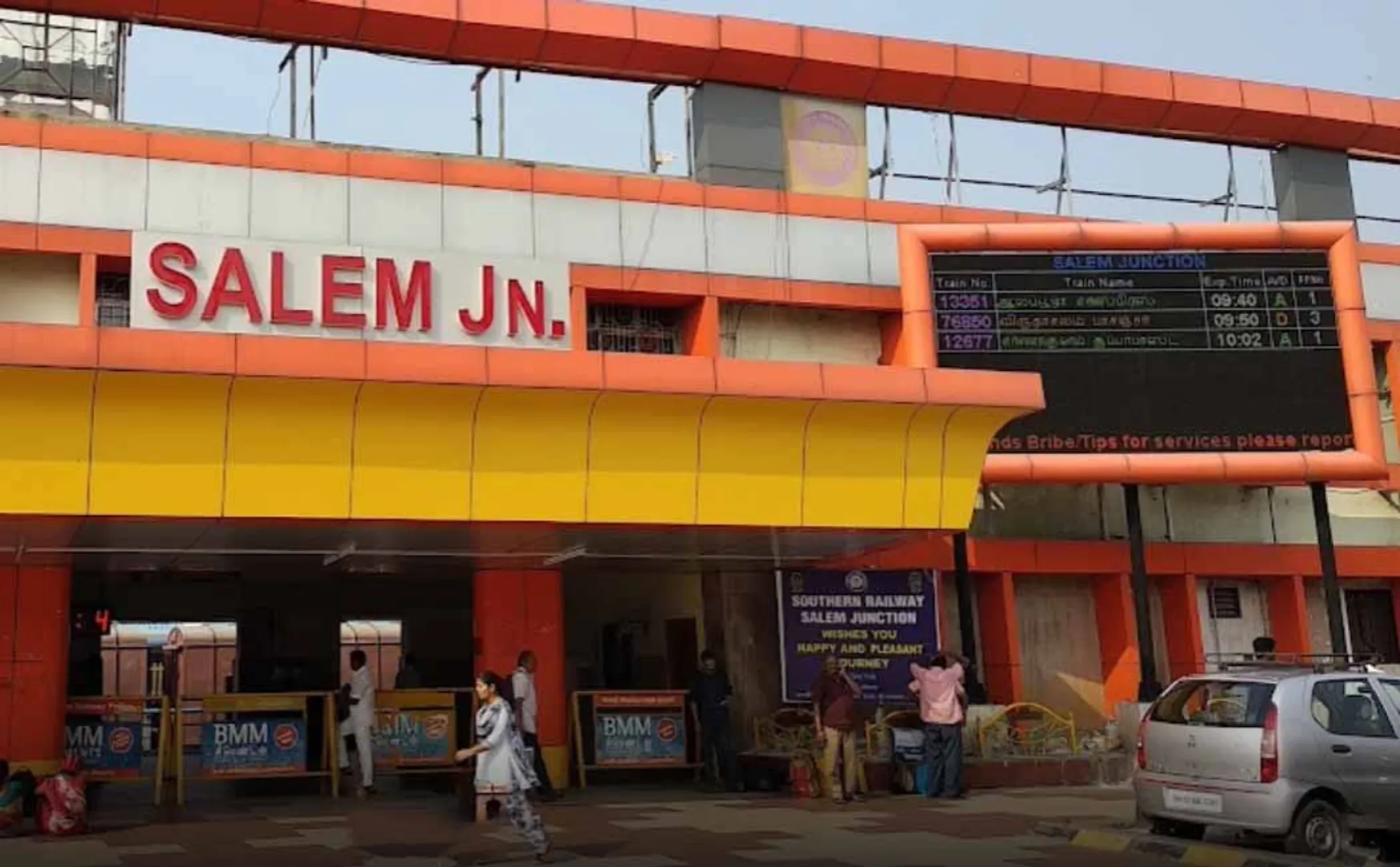Kerala train passing through Salem POLICE RAID 