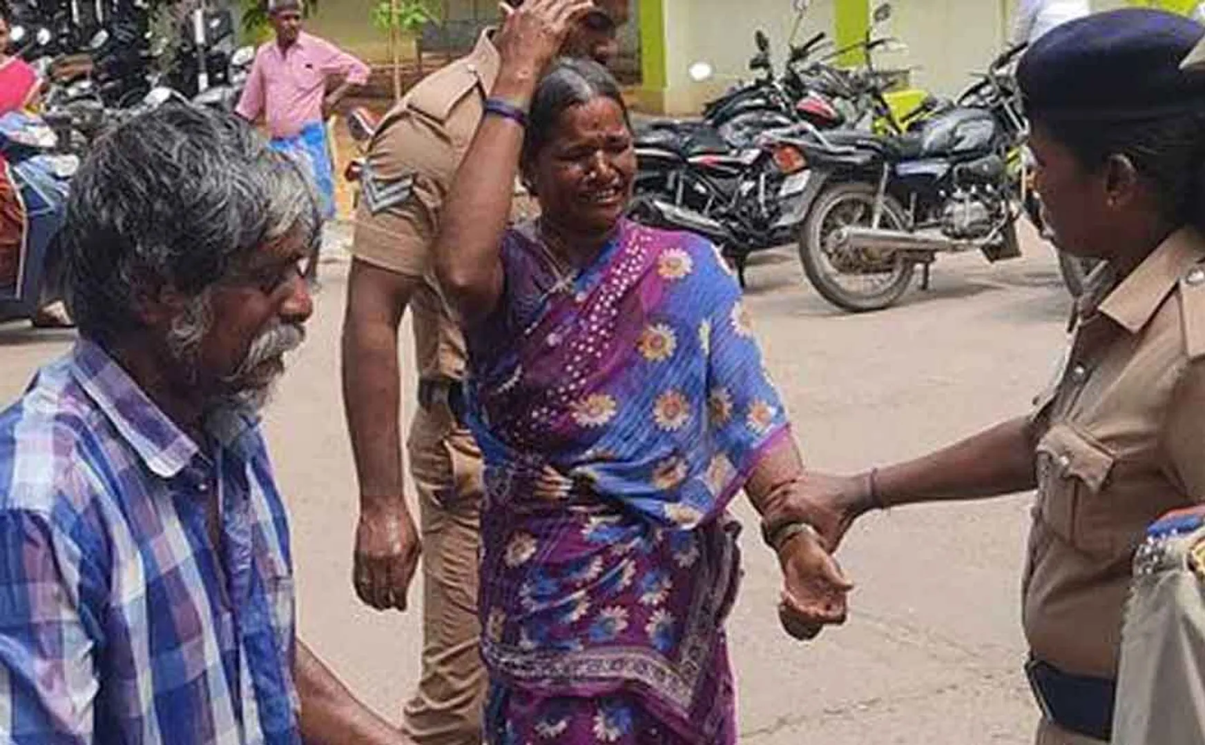 Aged couple made struggle at viluppuram collector office 