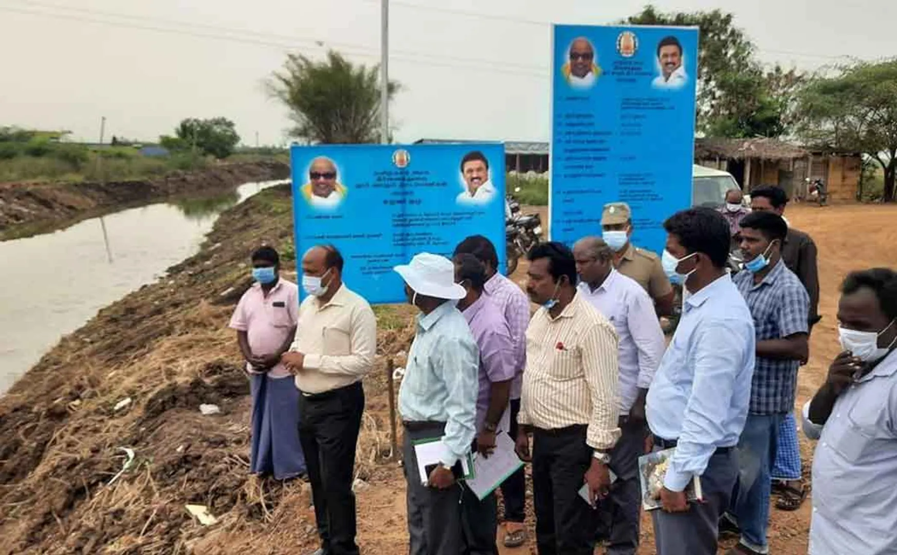 Collector who inspected the work of clearing the canal!