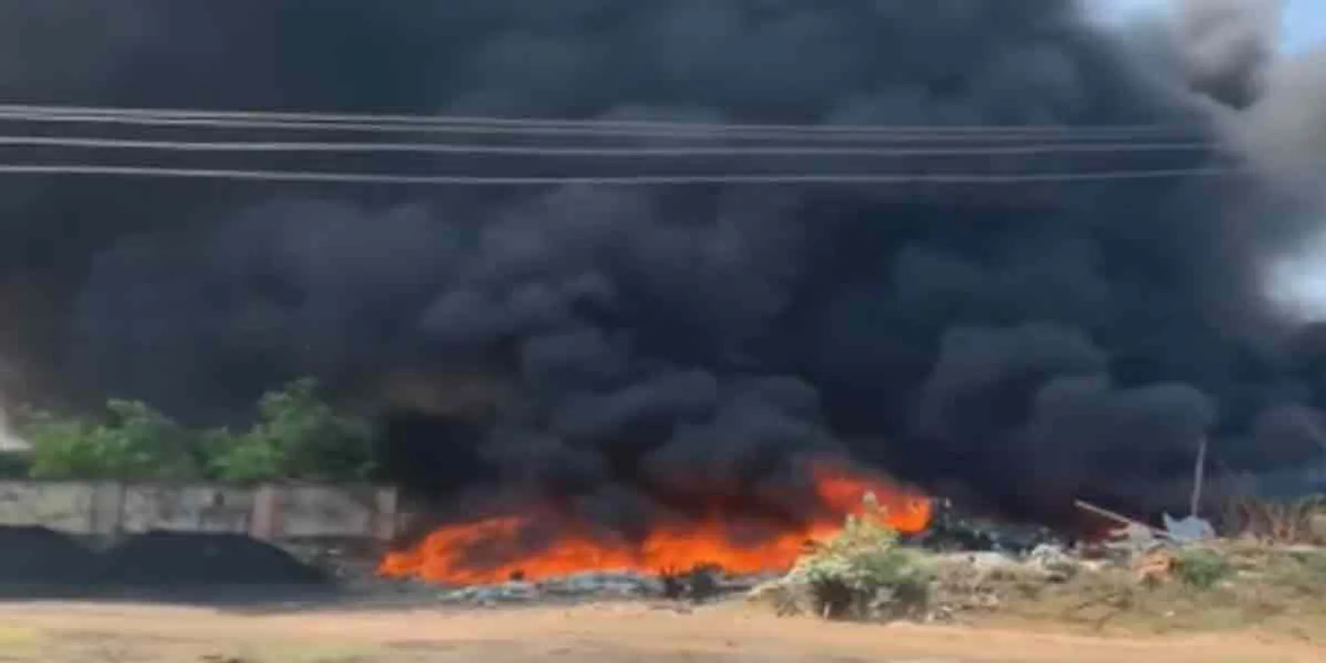  Terrible fire accident at the garbage depot ... Public fear because there is a petrol punk nearby!