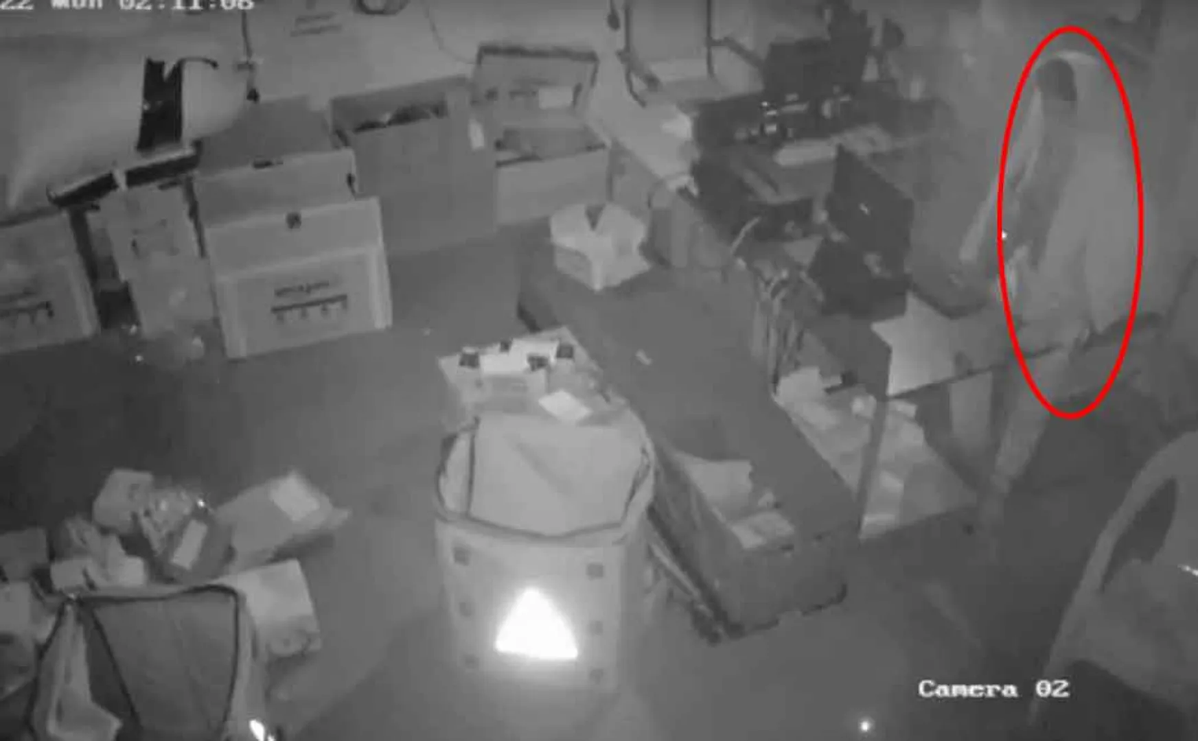 The mysterious person who showed his hand at the delivery point of the famous online company!