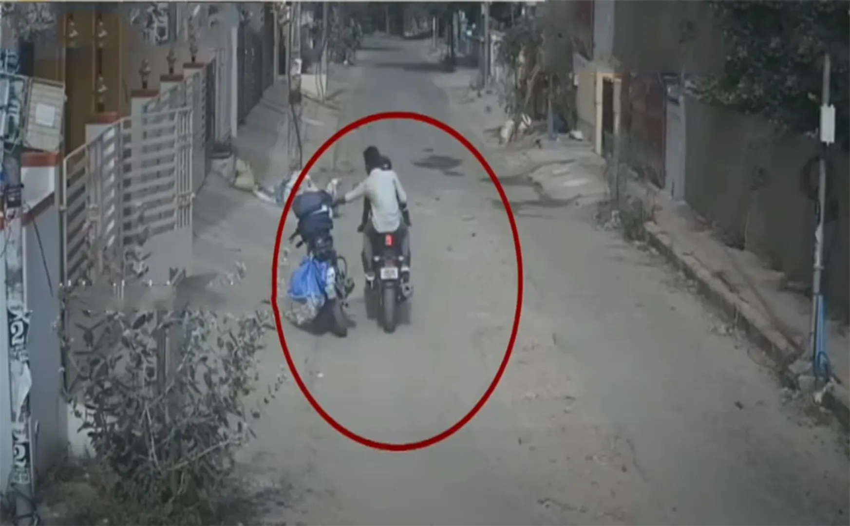 Thieves handcuffed to courier delivery youth!