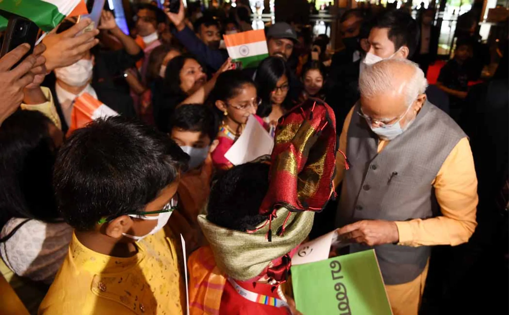PM NARENDRA MODI ARRIVED JAPAN IN TOKYO INDIANS CHILDRENS  
