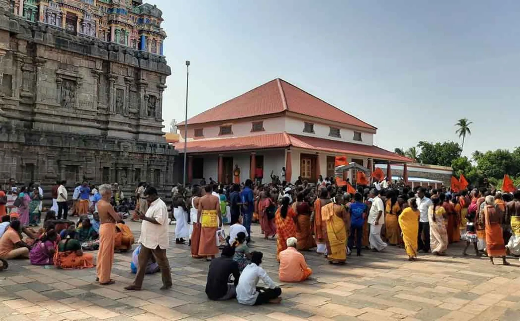 Dixits disturbing the singing of Thevaram in Kanakasabai!