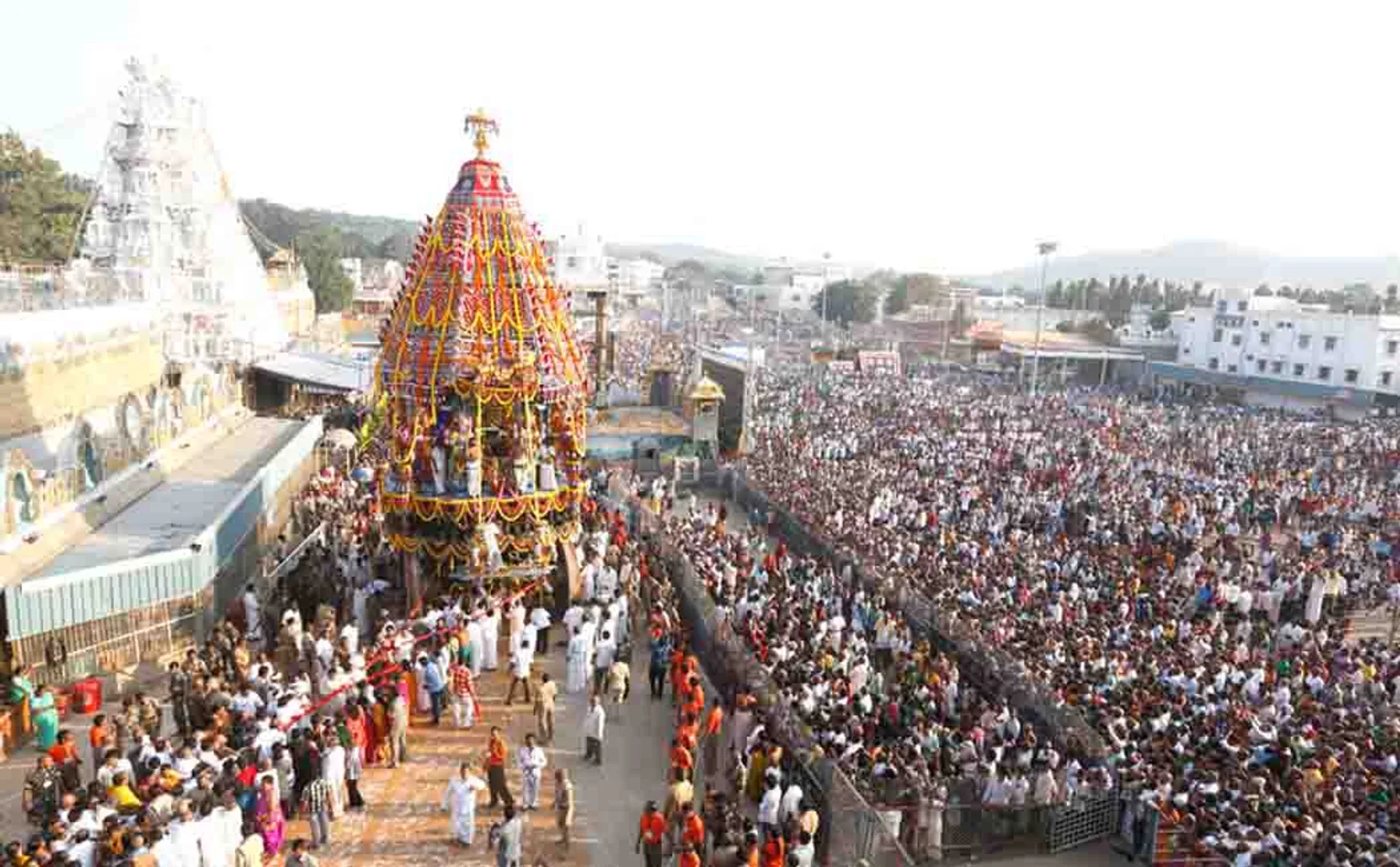 Devotees flock to Tirupati Ezhumalayan Temple