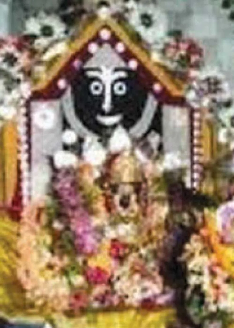 /idhalgal/om/charaladevi-carved-by-parasuramar