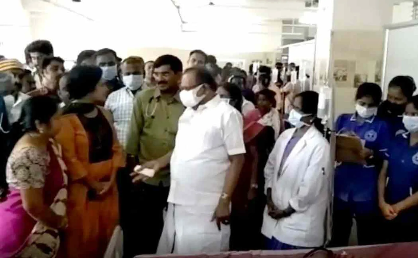 Tragedy befalls children eating at Anganwadi Center! Minister who went in person!