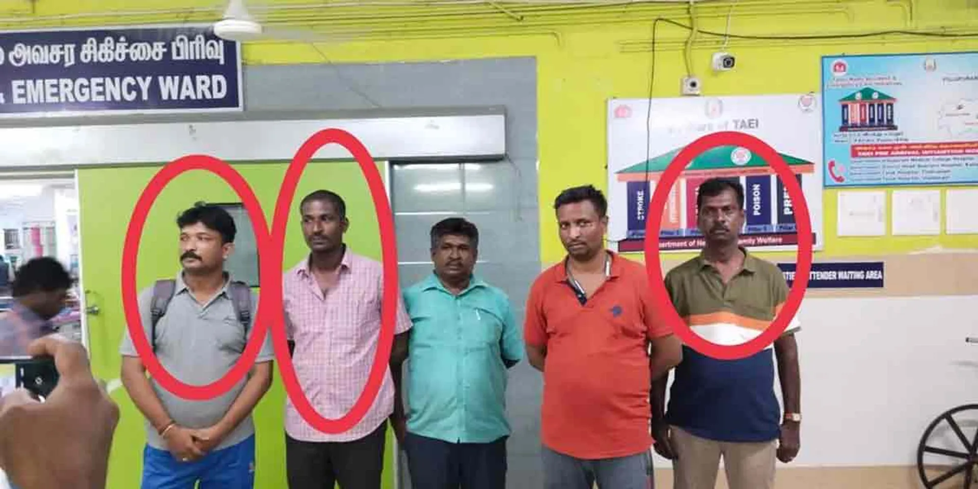 5 arrested, including 3 policemen, for obstructing a train under the influence of alcohol!