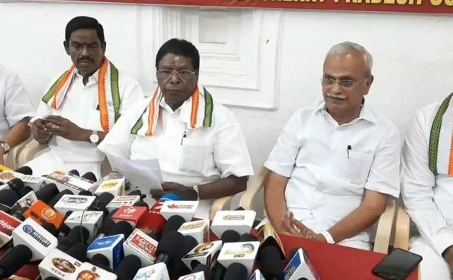 "Modi should not talk about corruption anymore ..." - Narayanasamy 